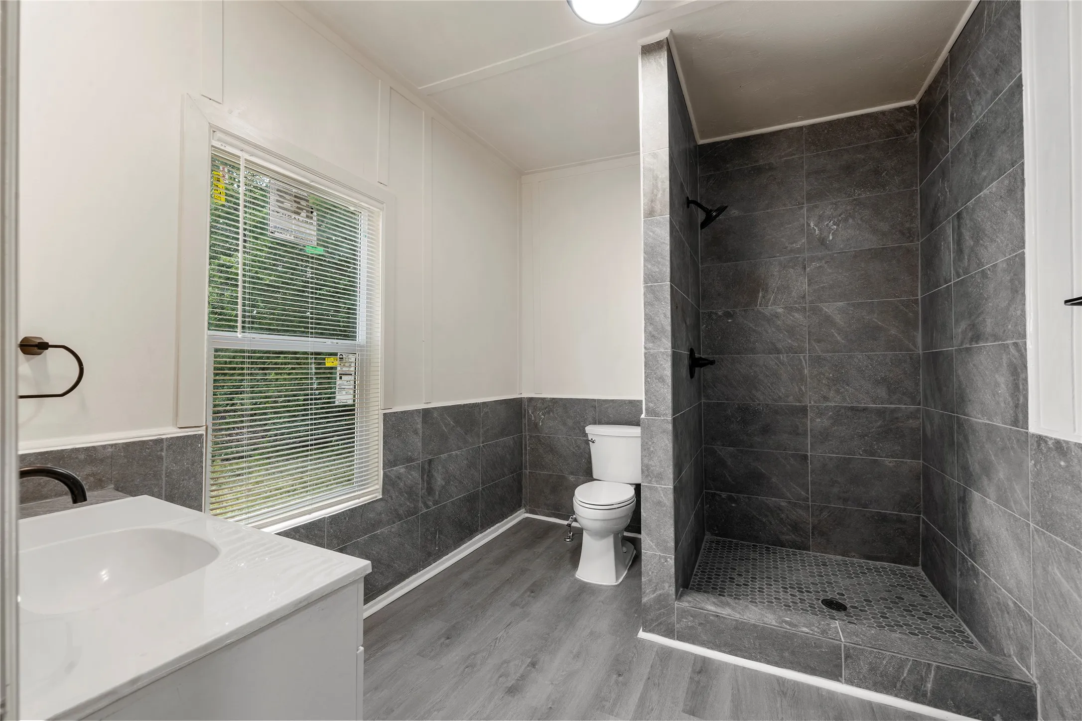 Single Family Residence For Sale in Mc Lennan County , 404 Eagle Drive, Eddy, Texas 76524, 2 Bedroom, 1 Bathroom, Garage spaces, 1,036 Sqft, built in 1930, mls#21341050, Real Estate Agent in Eddy, Homes For Sale in Mc Lennan county, Homes For Sale in Eddy, Realtor in Eddy Texas, Real Estate Brokerage Independent Realty Texas, Luminita Cordes Realtor