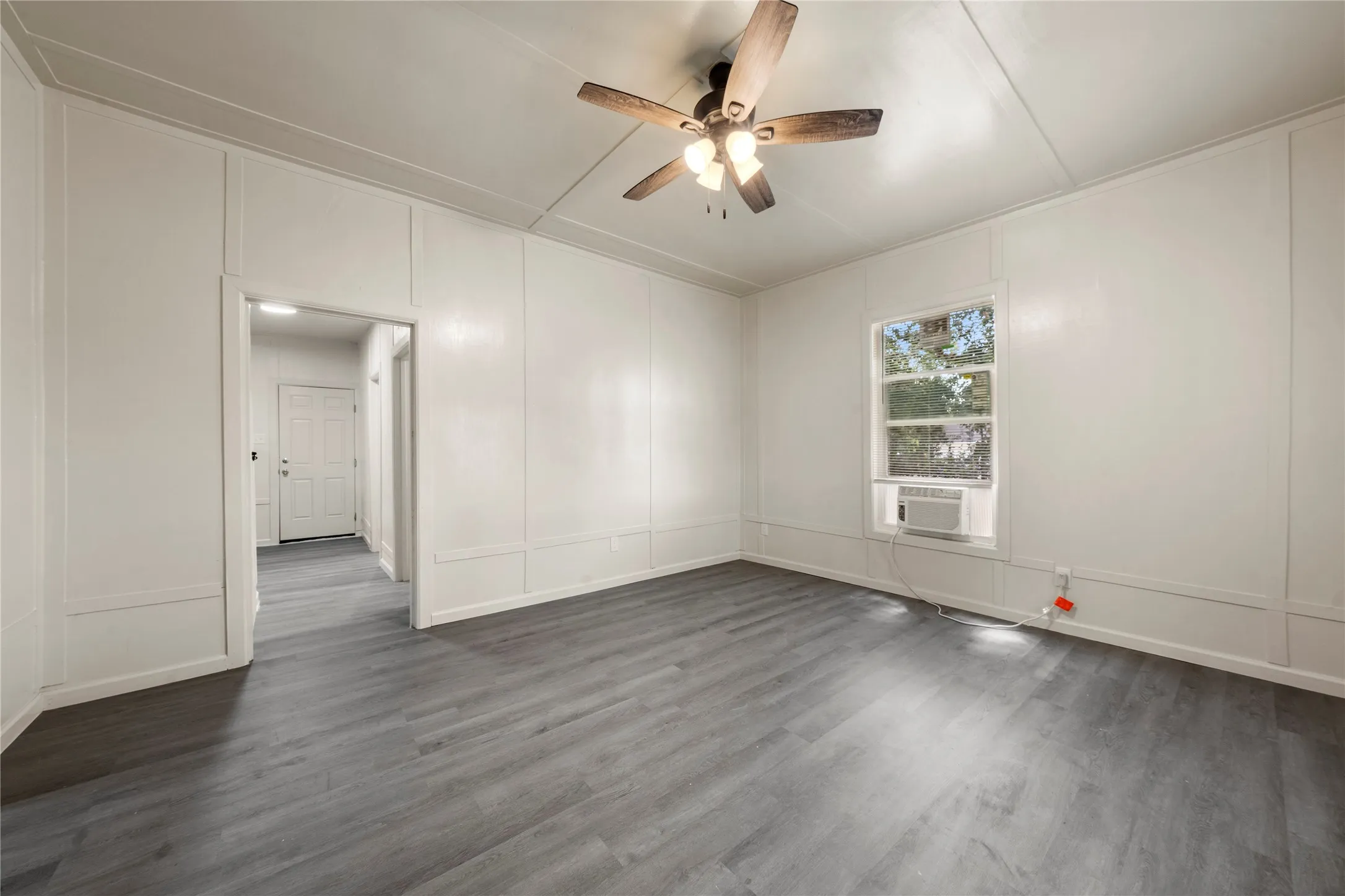 Single Family Residence For Sale in Mc Lennan County , 404 Eagle Drive, Eddy, Texas 76524, 2 Bedroom, 1 Bathroom, Garage spaces, 1,036 Sqft, built in 1930, mls#21341050, Real Estate Agent in Eddy, Homes For Sale in Mc Lennan county, Homes For Sale in Eddy, Realtor in Eddy Texas, Real Estate Brokerage Independent Realty Texas, Luminita Cordes Realtor