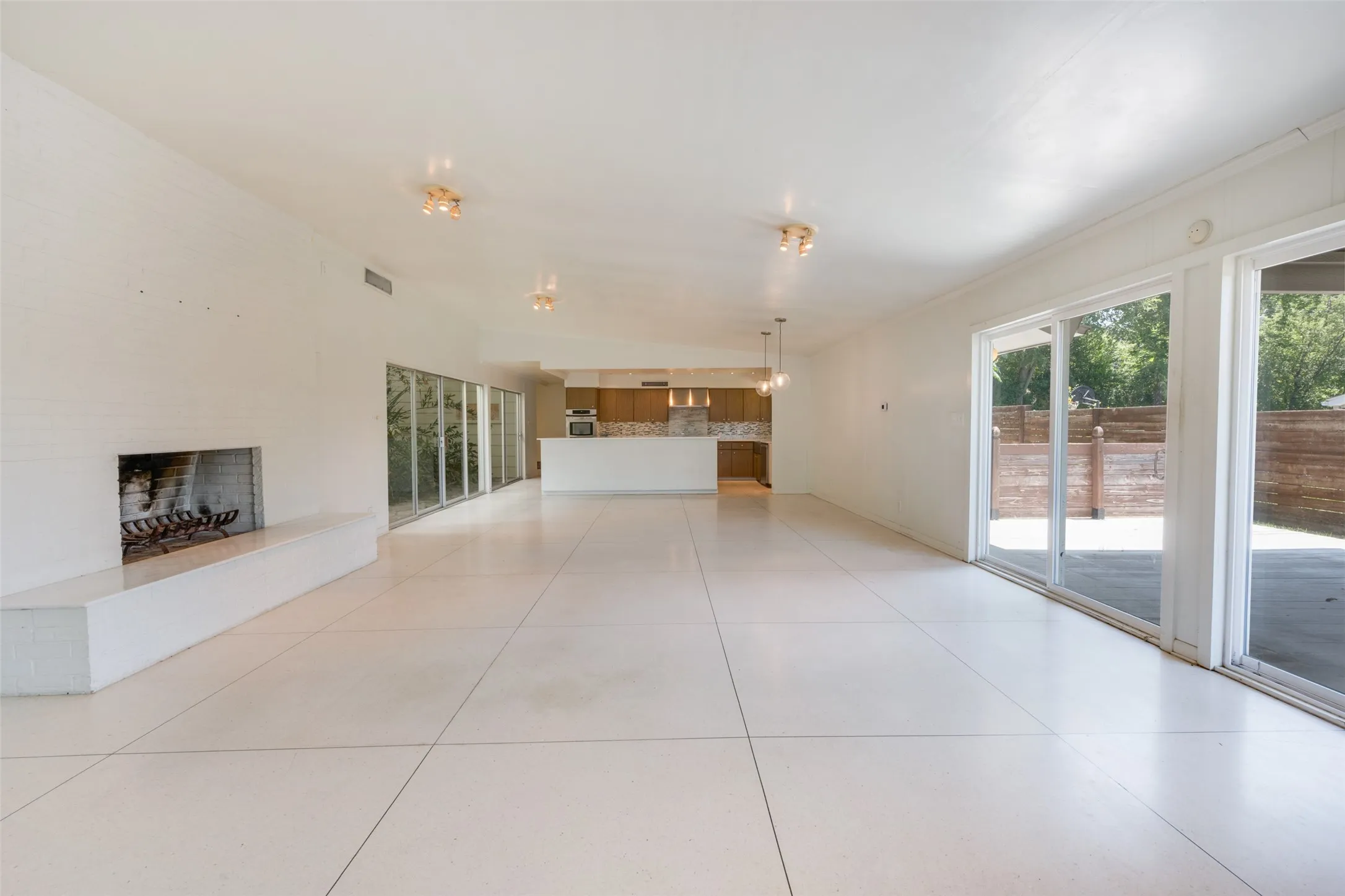 Single Family Residence For Sale in Tarrant County , 4013 Clayton Road E, Fort Worth, Texas 76116, 3 Bedrooms, 3 Bathrooms, 2 Garage spaces, 2,707 Sqft, built in 1966, Price $655,000, mls#21323284, Real Estate Agent in Fort Worth, Homes For Sale in Tarrant county, Homes For Sale in Fort Worth, Realtor in Fort Worth Texas, Real Estate Brokerage Independent Realty Texas, Luminita Cordes Realtor
