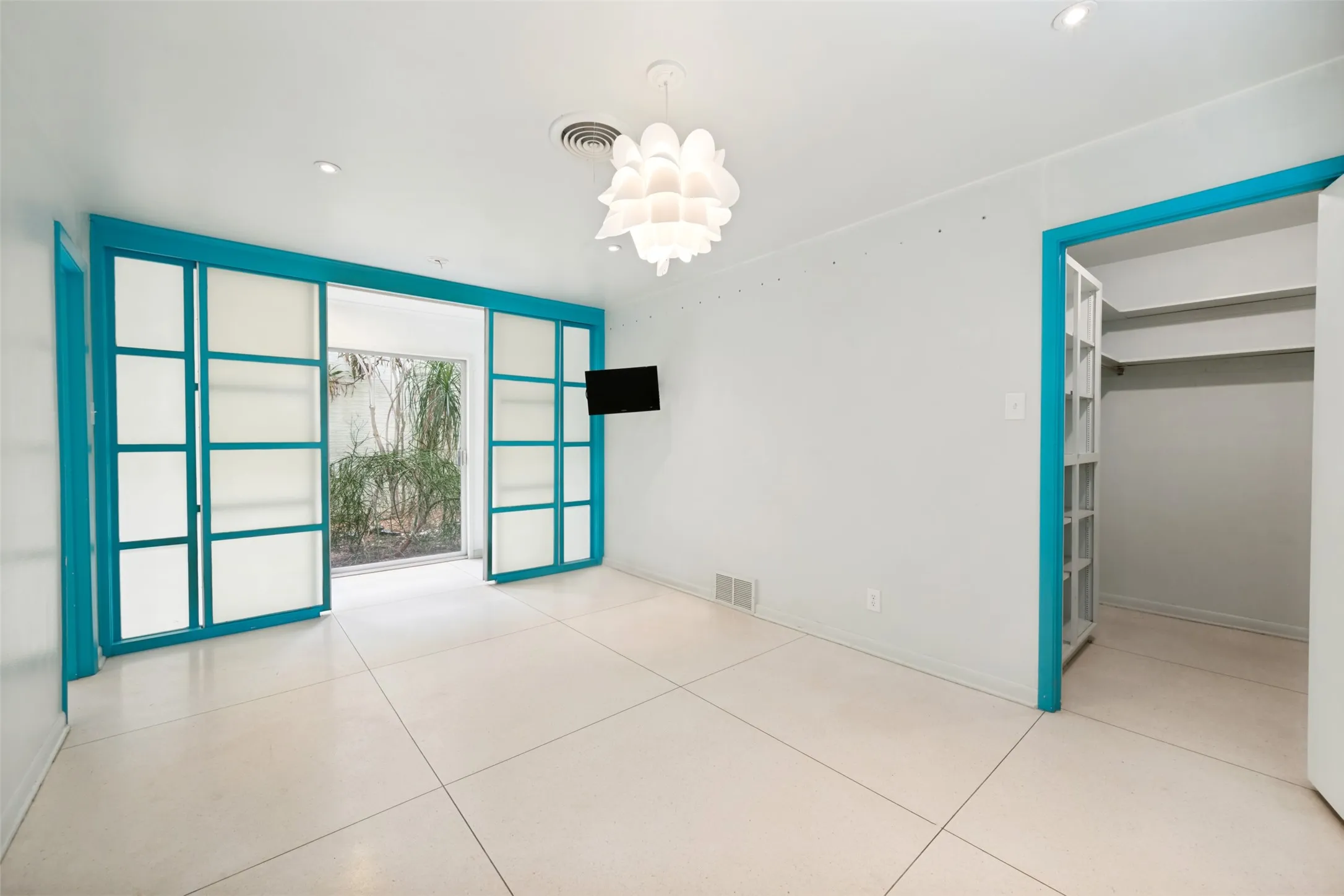 Single Family Residence For Sale in Tarrant County , 4013 Clayton Road E, Fort Worth, Texas 76116, 3 Bedrooms, 3 Bathrooms, 2 Garage spaces, 2,707 Sqft, built in 1966, Price $655,000, mls#21323284, Real Estate Agent in Fort Worth, Homes For Sale in Tarrant county, Homes For Sale in Fort Worth, Realtor in Fort Worth Texas, Real Estate Brokerage Independent Realty Texas, Luminita Cordes Realtor