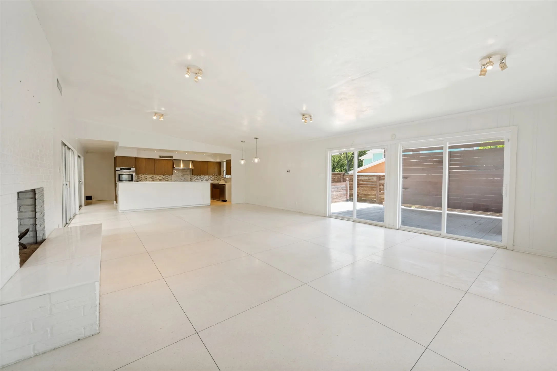 Single Family Residence For Sale in Tarrant County , 4013 Clayton Road E, Fort Worth, Texas 76116, 3 Bedrooms, 3 Bathrooms, 2 Garage spaces, 2,707 Sqft, built in 1966, Price $655,000, mls#21323284, Real Estate Agent in Fort Worth, Homes For Sale in Tarrant county, Homes For Sale in Fort Worth, Realtor in Fort Worth Texas, Real Estate Brokerage Independent Realty Texas, Luminita Cordes Realtor