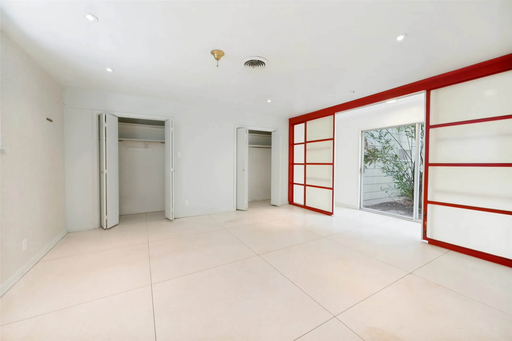 Single Family Residence For Sale in Tarrant County , 4013 Clayton Road E, Fort Worth, Texas 76116, 3 Bedrooms, 3 Bathrooms, 2 Garage spaces, 2,707 Sqft, built in 1966, Price $655,000, mls#21323284, Real Estate Agent in Fort Worth, Homes For Sale in Tarrant county, Homes For Sale in Fort Worth, Realtor in Fort Worth Texas, Real Estate Brokerage Independent Realty Texas, Luminita Cordes Realtor