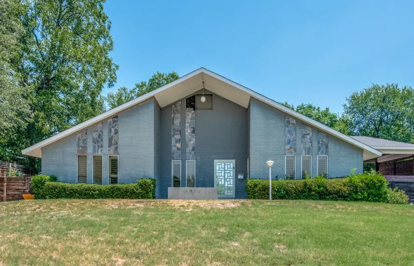 Single Family Residence For Sale in Tarrant County , 4013 Clayton Road E, Fort Worth, Texas 76116, 3 Bedrooms, 3 Bathrooms, 2 Garage spaces, 2,707 Sqft, built in 1966, Price $655,000, mls#21323284, Real Estate Agent in Fort Worth, Homes For Sale in Tarrant county, Homes For Sale in Fort Worth, Realtor in Fort Worth Texas, Real Estate Brokerage Independent Realty Texas, Luminita Cordes Realtor