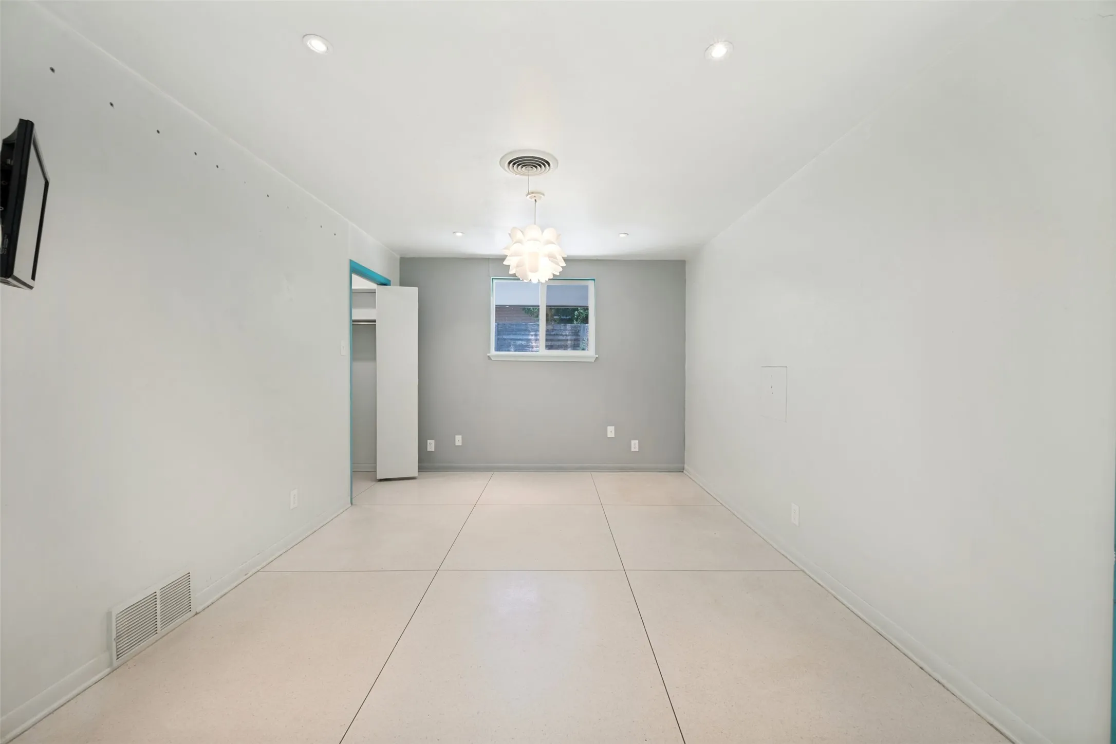 Single Family Residence For Sale in Tarrant County , 4013 Clayton Road E, Fort Worth, Texas 76116, 3 Bedrooms, 3 Bathrooms, 2 Garage spaces, 2,707 Sqft, built in 1966, Price $655,000, mls#21323284, Real Estate Agent in Fort Worth, Homes For Sale in Tarrant county, Homes For Sale in Fort Worth, Realtor in Fort Worth Texas, Real Estate Brokerage Independent Realty Texas, Luminita Cordes Realtor