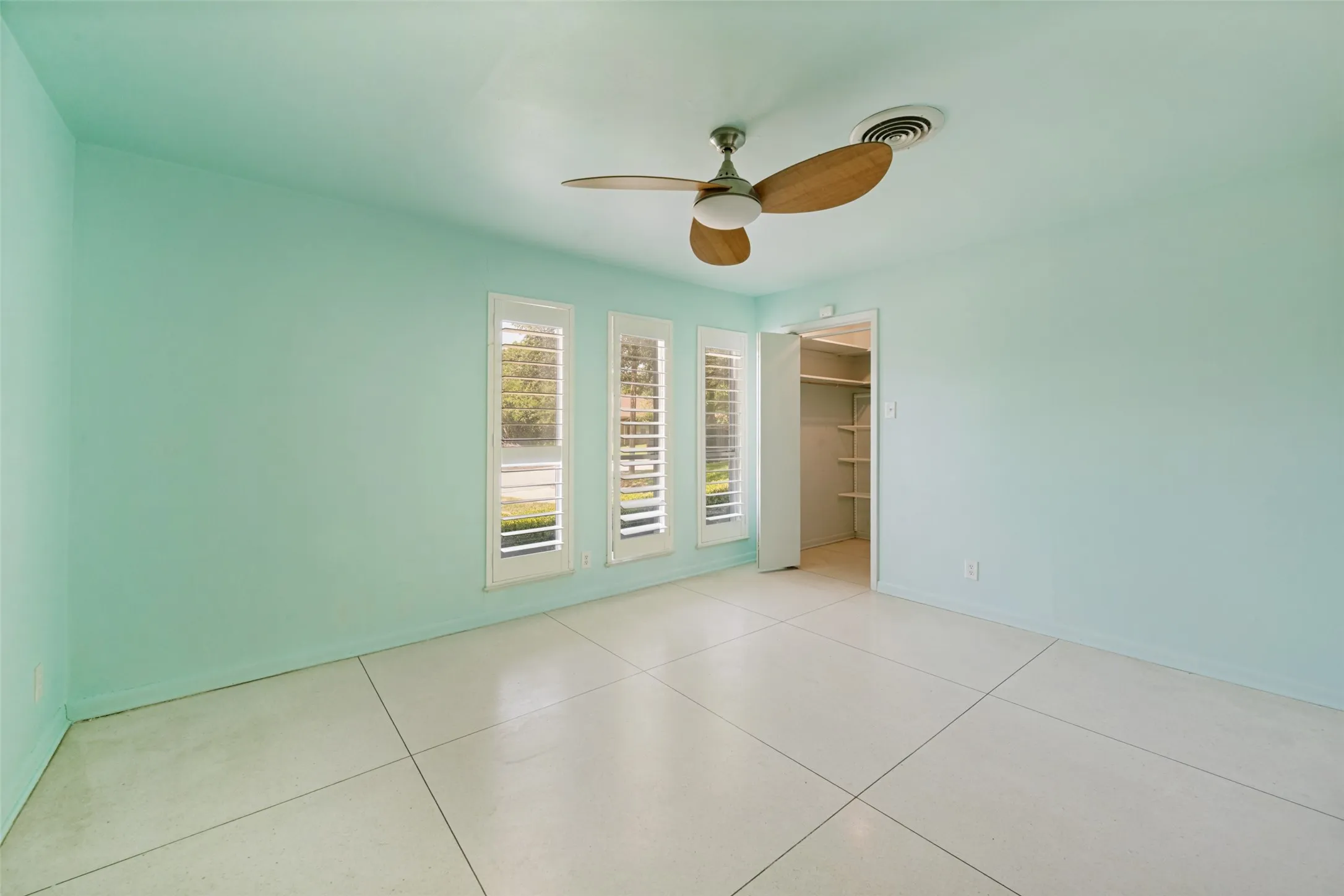 Single Family Residence For Sale in Tarrant County , 4013 Clayton Road E, Fort Worth, Texas 76116, 3 Bedrooms, 3 Bathrooms, 2 Garage spaces, 2,707 Sqft, built in 1966, Price $655,000, mls#21323284, Real Estate Agent in Fort Worth, Homes For Sale in Tarrant county, Homes For Sale in Fort Worth, Realtor in Fort Worth Texas, Real Estate Brokerage Independent Realty Texas, Luminita Cordes Realtor