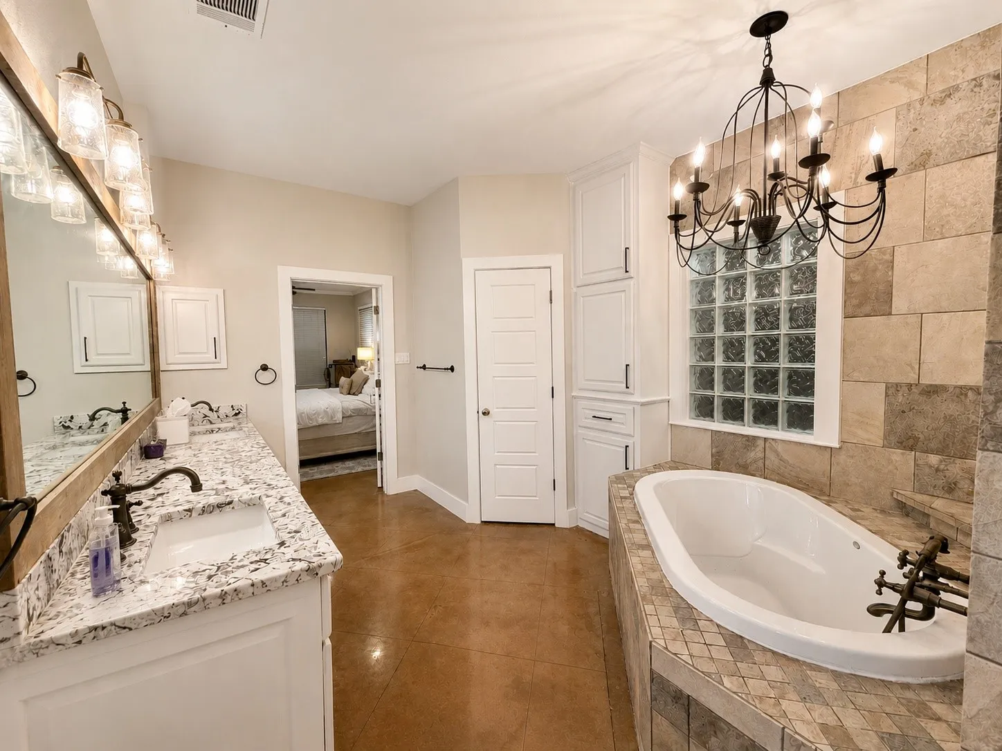 Single Family Residence For Sale in Ellis County , 7204 Montgomery Road, Midlothian, Texas 76065, 4 Bedroom, 3 Bathroom, 2 Garage spaces, 2,414 Sqft, built in 1999, mls#21343907, Real Estate Agent in Midlothian, Homes For Sale in Ellis county, Homes For Sale in Midlothian, Realtor in Midlothian Texas, Real Estate Brokerage Independent Realty Texas, Luminita Cordes Realtor