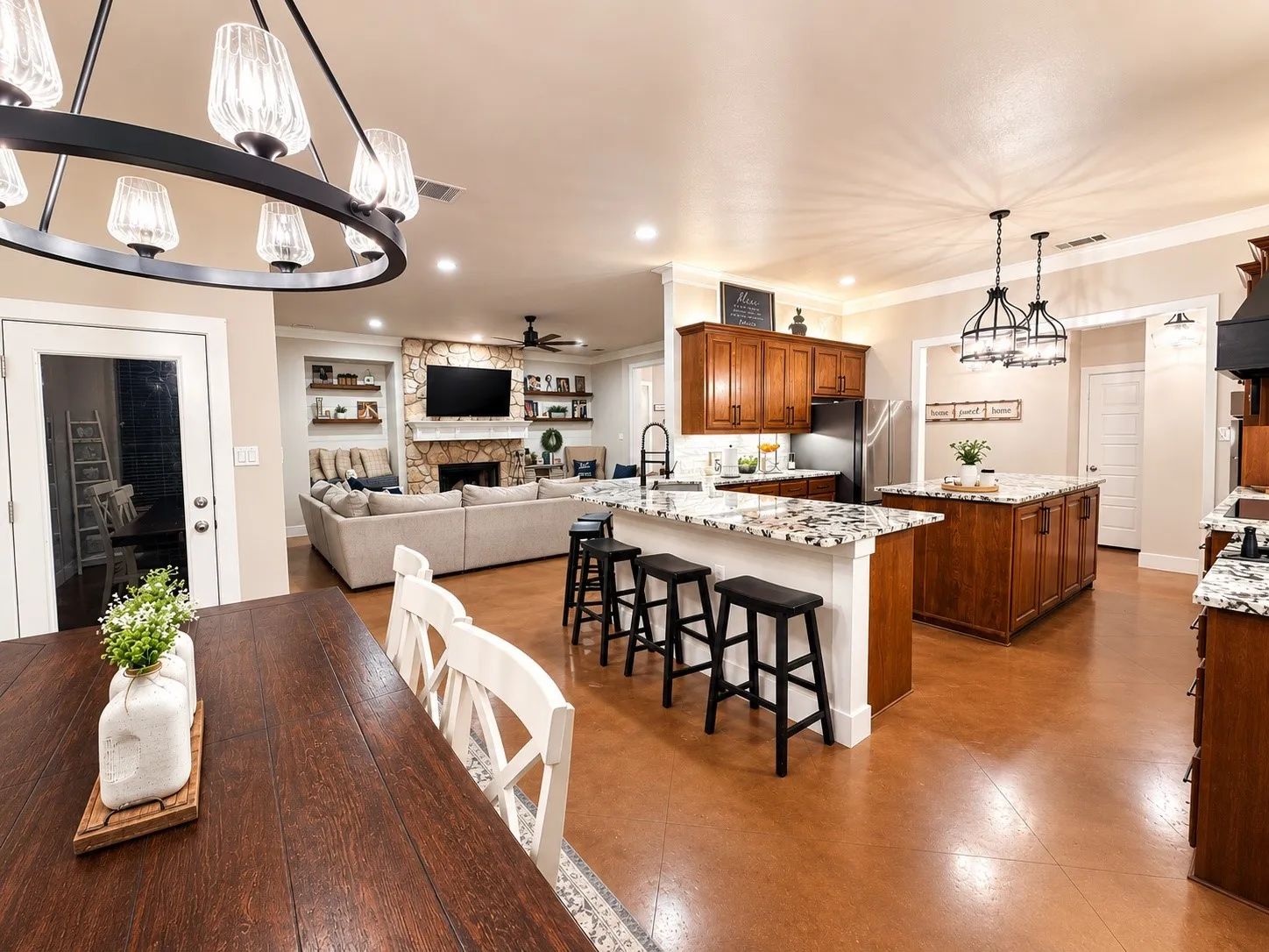 Single Family Residence For Sale in Ellis County , 7204 Montgomery Road, Midlothian, Texas 76065, 4 Bedroom, 3 Bathroom, 2 Garage spaces, 2,414 Sqft, built in 1999, mls#21343907, Real Estate Agent in Midlothian, Homes For Sale in Ellis county, Homes For Sale in Midlothian, Realtor in Midlothian Texas, Real Estate Brokerage Independent Realty Texas, Luminita Cordes Realtor