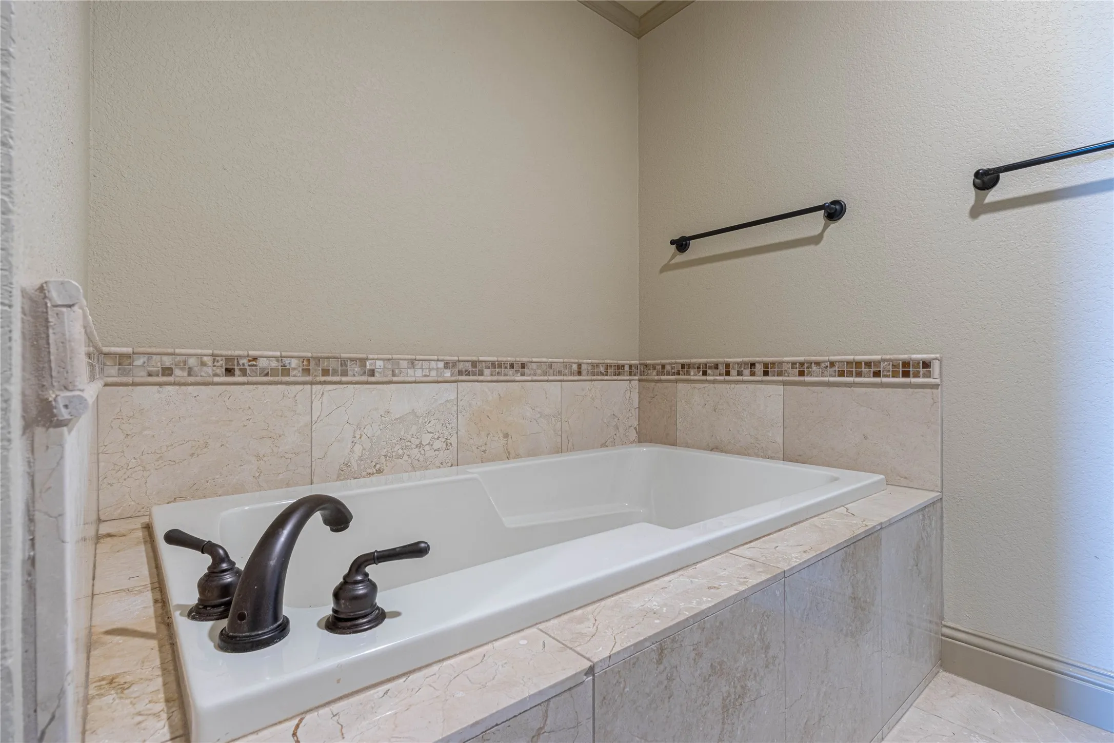 Condominium For Sale in Smith County , 2801 Wexford Drive 1006, Tyler, Texas 75709, 2 Bedroom, 2 Bathroom, 2 Garage spaces, 1,962 Sqft, built in 2008, mls#21350489, Real Estate Agent in Tyler, Homes For Sale in Smith county, Homes For Sale in Tyler, Realtor in Tyler Texas, Real Estate Brokerage Independent Realty Texas, Luminita Cordes Realtor