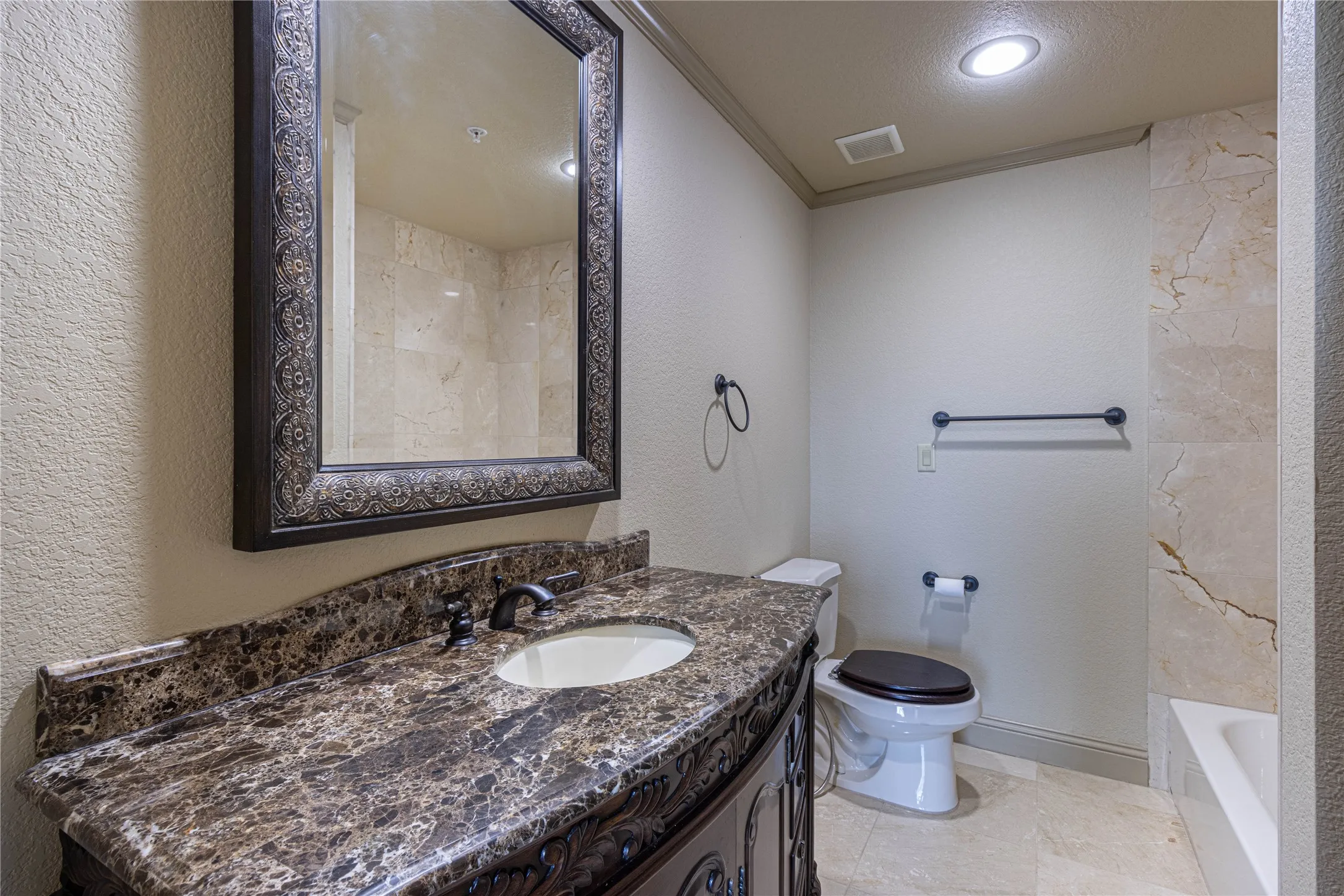 Condominium For Sale in Smith County , 2801 Wexford Drive 1006, Tyler, Texas 75709, 2 Bedroom, 2 Bathroom, 2 Garage spaces, 1,962 Sqft, built in 2008, mls#21350489, Real Estate Agent in Tyler, Homes For Sale in Smith county, Homes For Sale in Tyler, Realtor in Tyler Texas, Real Estate Brokerage Independent Realty Texas, Luminita Cordes Realtor
