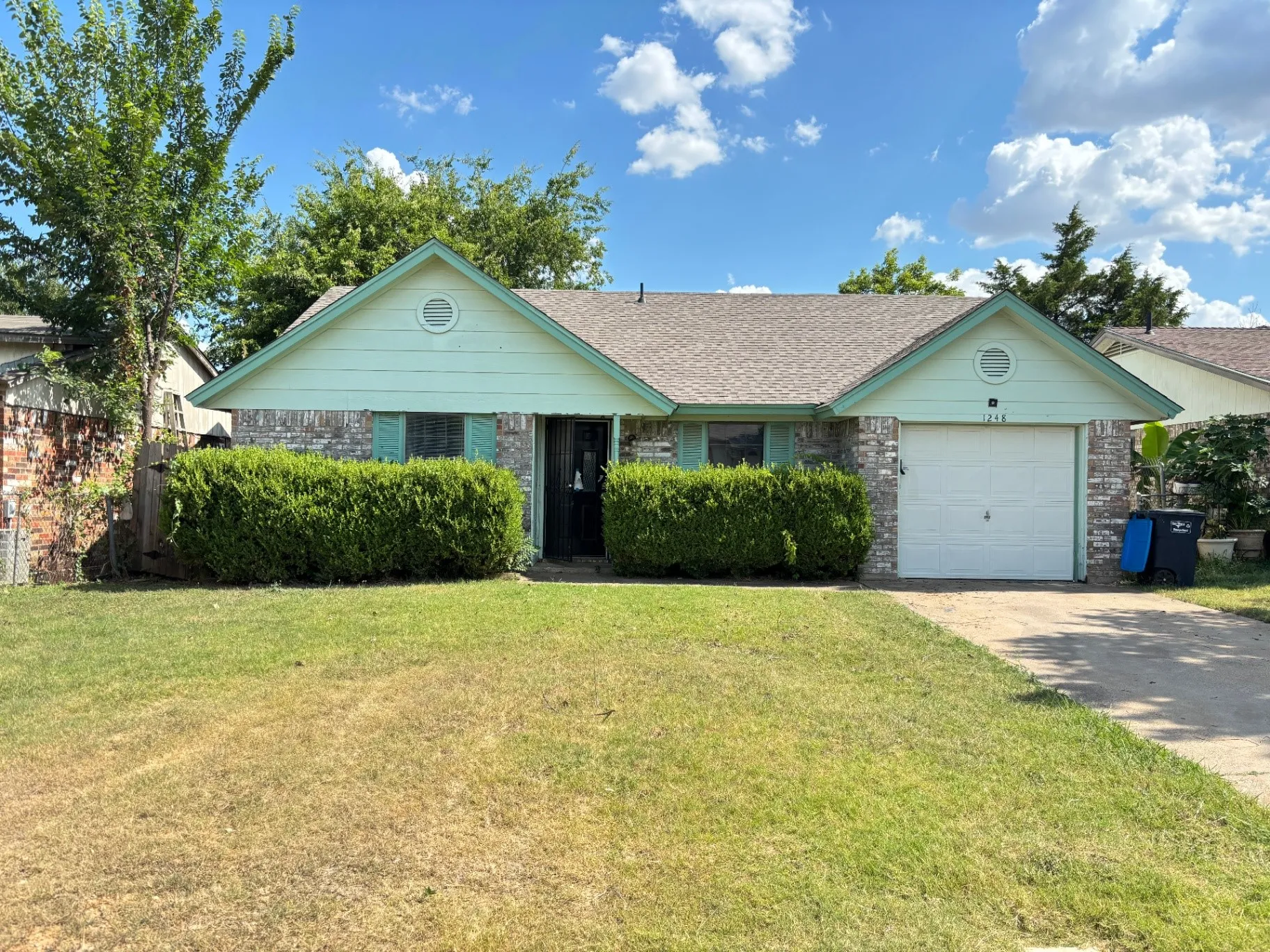 Single Family Residence For Sale in Tarrant County , 1248 Meriweather Avenue, Fort Worth, Texas 76115, 3 Bedroom, 2 Bathroom, 1 Garage spaces, 1,082 Sqft, built in 1984, mls#21348166, Real Estate Agent in Fort Worth, Homes For Sale in Tarrant county, Homes For Sale in Fort Worth, Realtor in Fort Worth Texas, Real Estate Brokerage Independent Realty Texas, Luminita Cordes Realtor