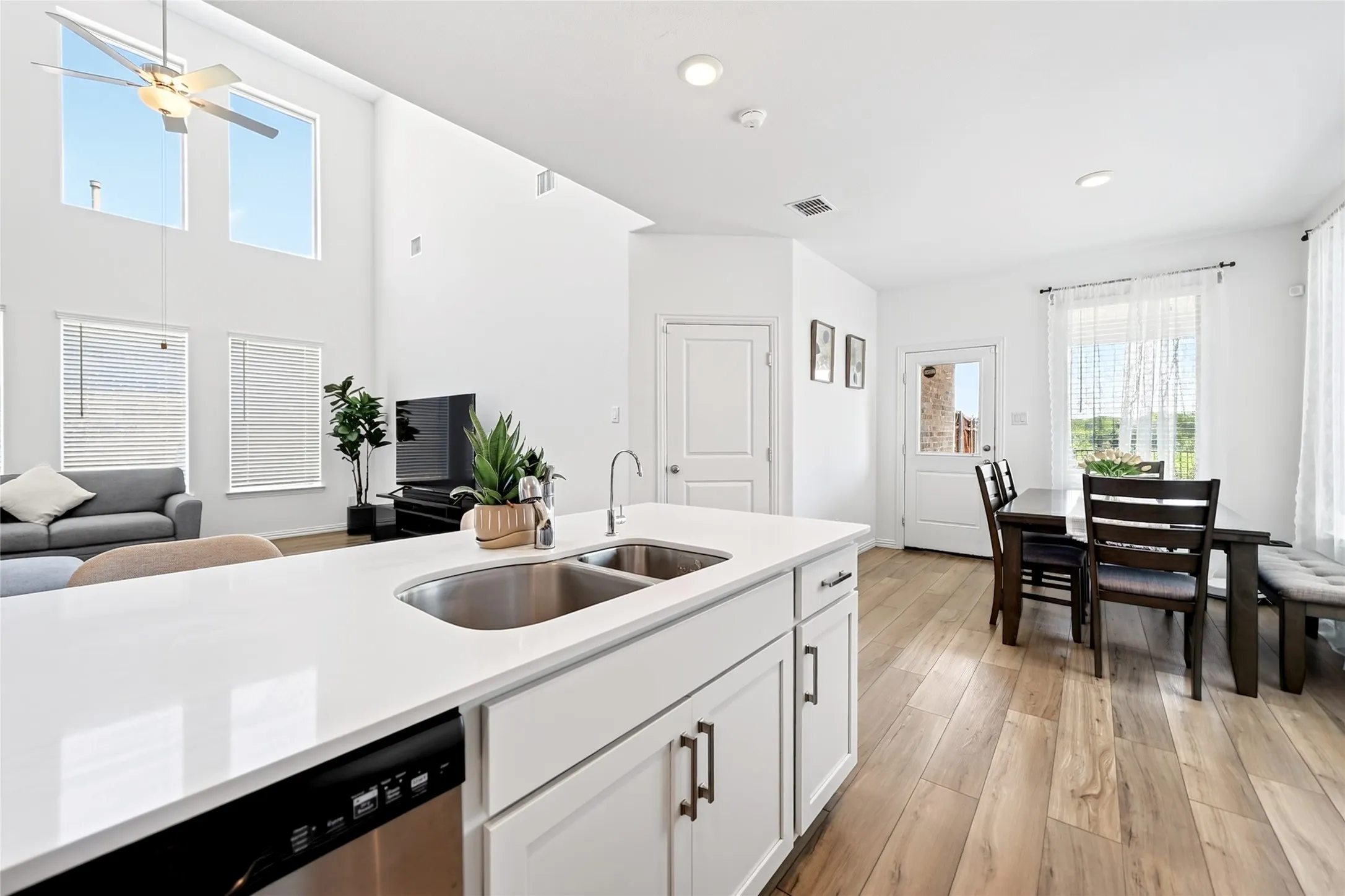 Single Family Residence For Sale in Denton County , 1212 Western Yarrow Avenue, Justin, Texas 76247, 4 Bedroom, 3 Bathroom, 2 Garage spaces, 2,289 Sqft, built in 2022, mls#21346937, Real Estate Agent in Justin, Homes For Sale in Denton county, Homes For Sale in Justin, Realtor in Justin Texas, Real Estate Brokerage Independent Realty Texas, Luminita Cordes Realtor