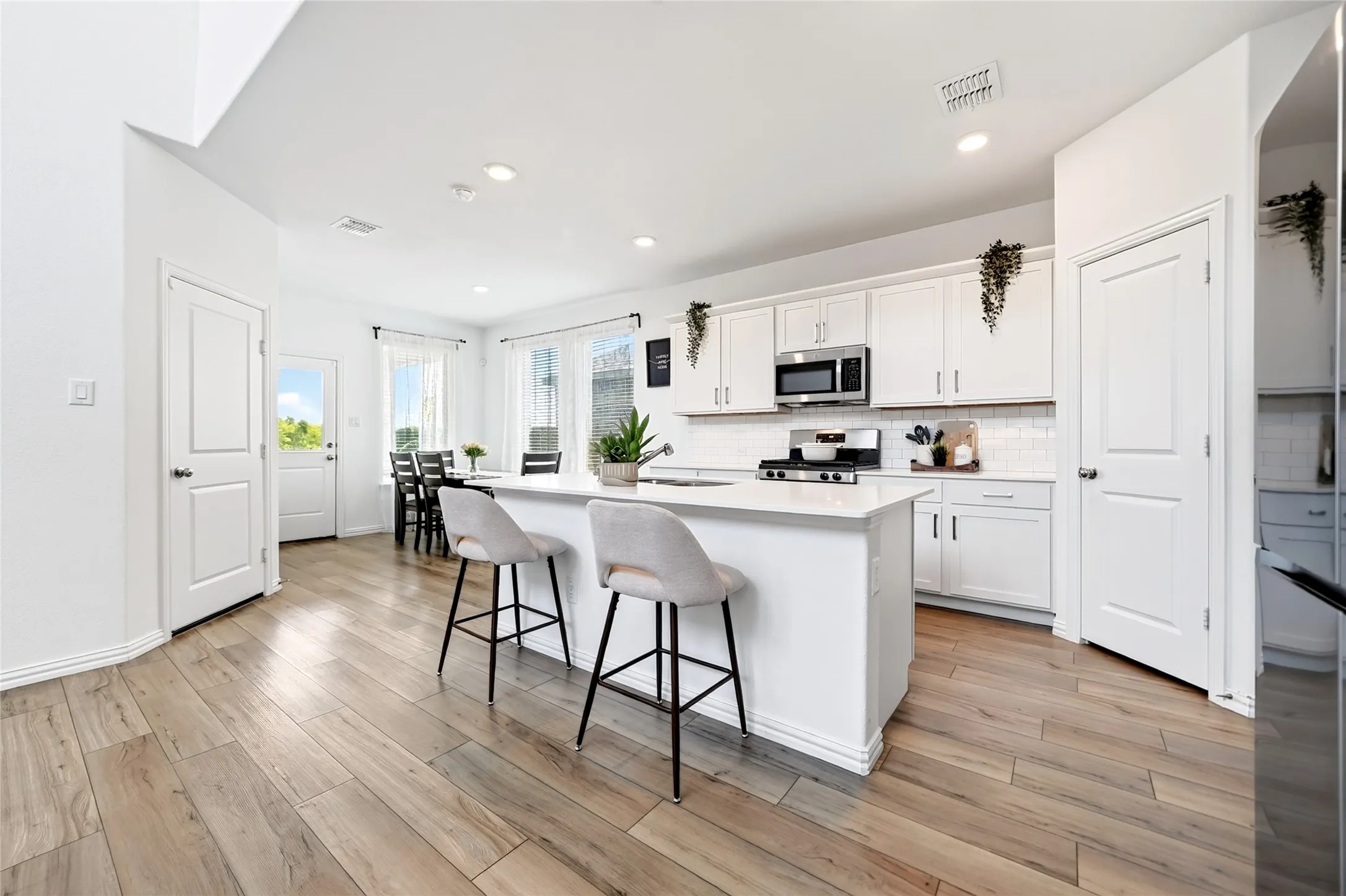 Single Family Residence For Sale in Denton County , 1212 Western Yarrow Avenue, Justin, Texas 76247, 4 Bedroom, 3 Bathroom, 2 Garage spaces, 2,289 Sqft, built in 2022, mls#21346937, Real Estate Agent in Justin, Homes For Sale in Denton county, Homes For Sale in Justin, Realtor in Justin Texas, Real Estate Brokerage Independent Realty Texas, Luminita Cordes Realtor
