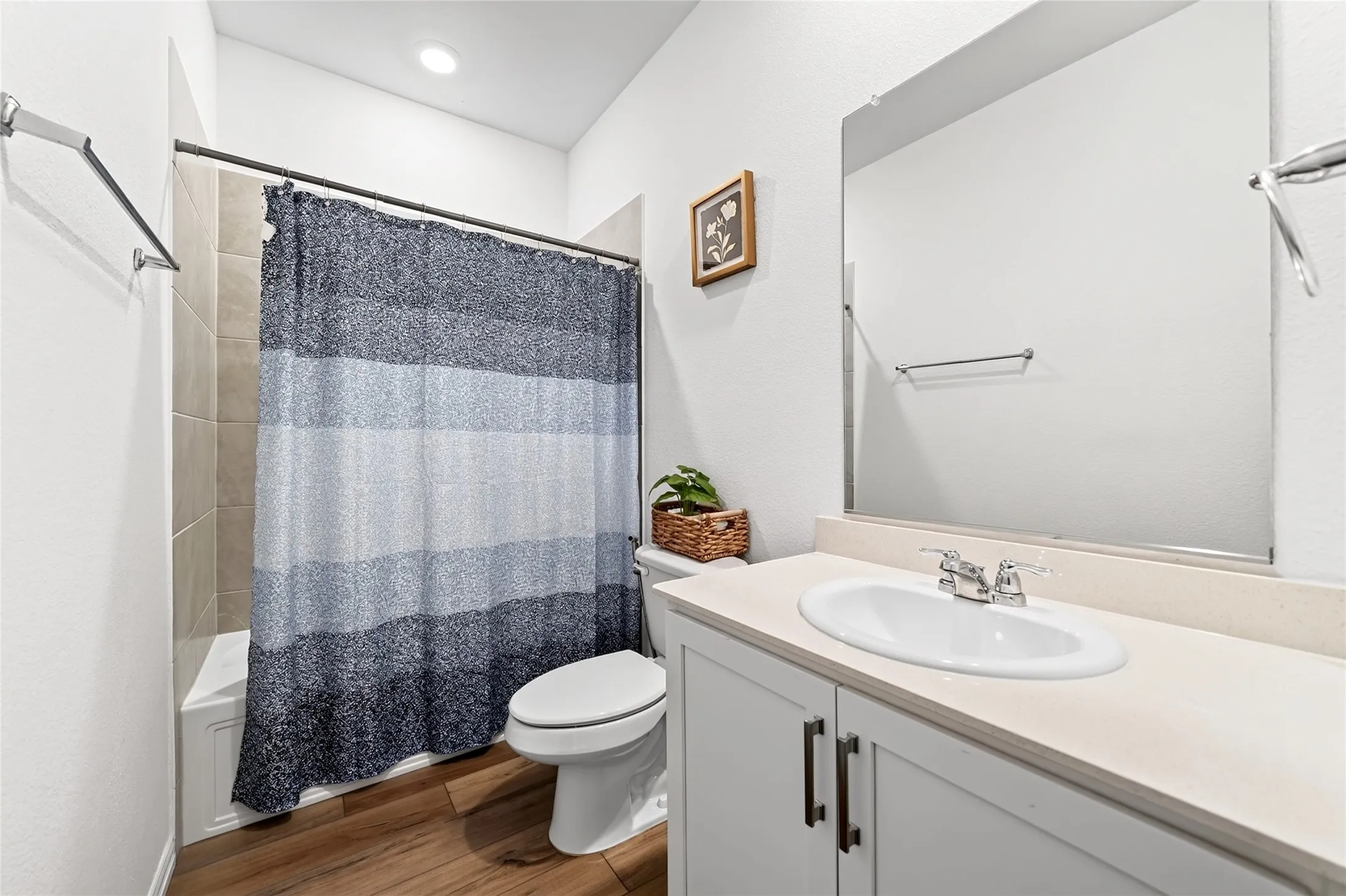 Full bathroom next to Bedroom 2 on the 1st floor
