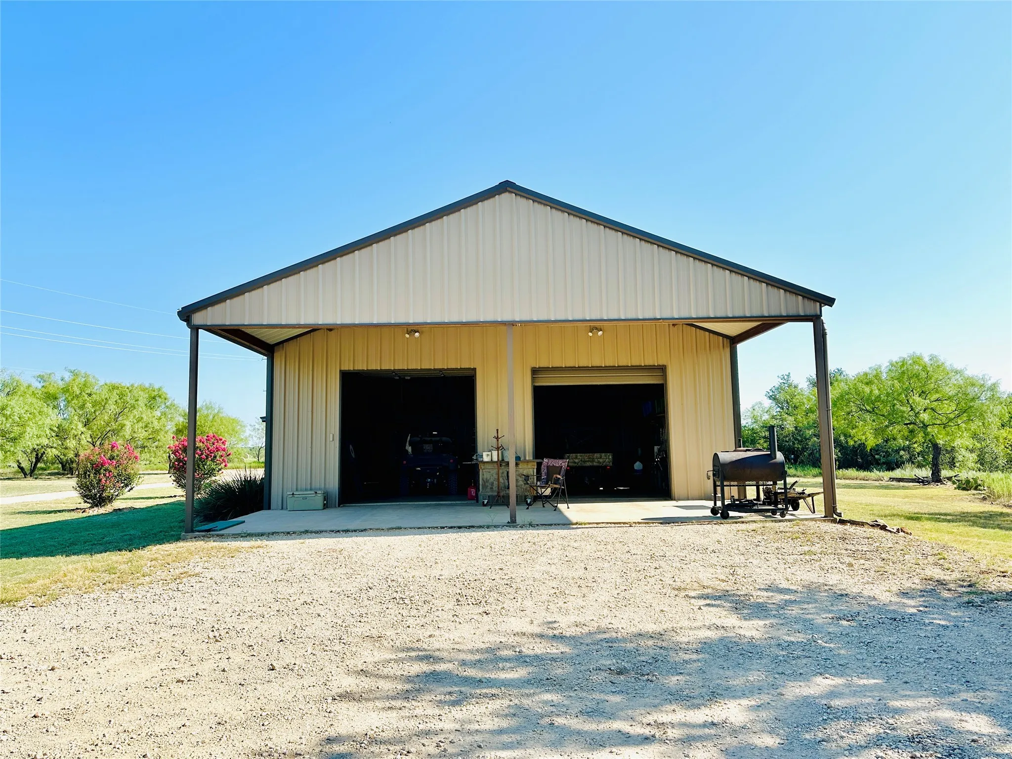 Single Family Residence For Sale in Coleman County , 2017 CR 188, Cross Plains, Texas 76443, 3 Bedroom, 2 Bathroom, 2 Garage spaces, 1,440 Sqft, built in 2014, mls#21349960, Real Estate Agent in Cross Plains, Homes For Sale in Coleman county, Homes For Sale in Cross Plains, Realtor in Cross Plains Texas, Real Estate Brokerage Independent Realty Texas, Luminita Cordes Realtor
