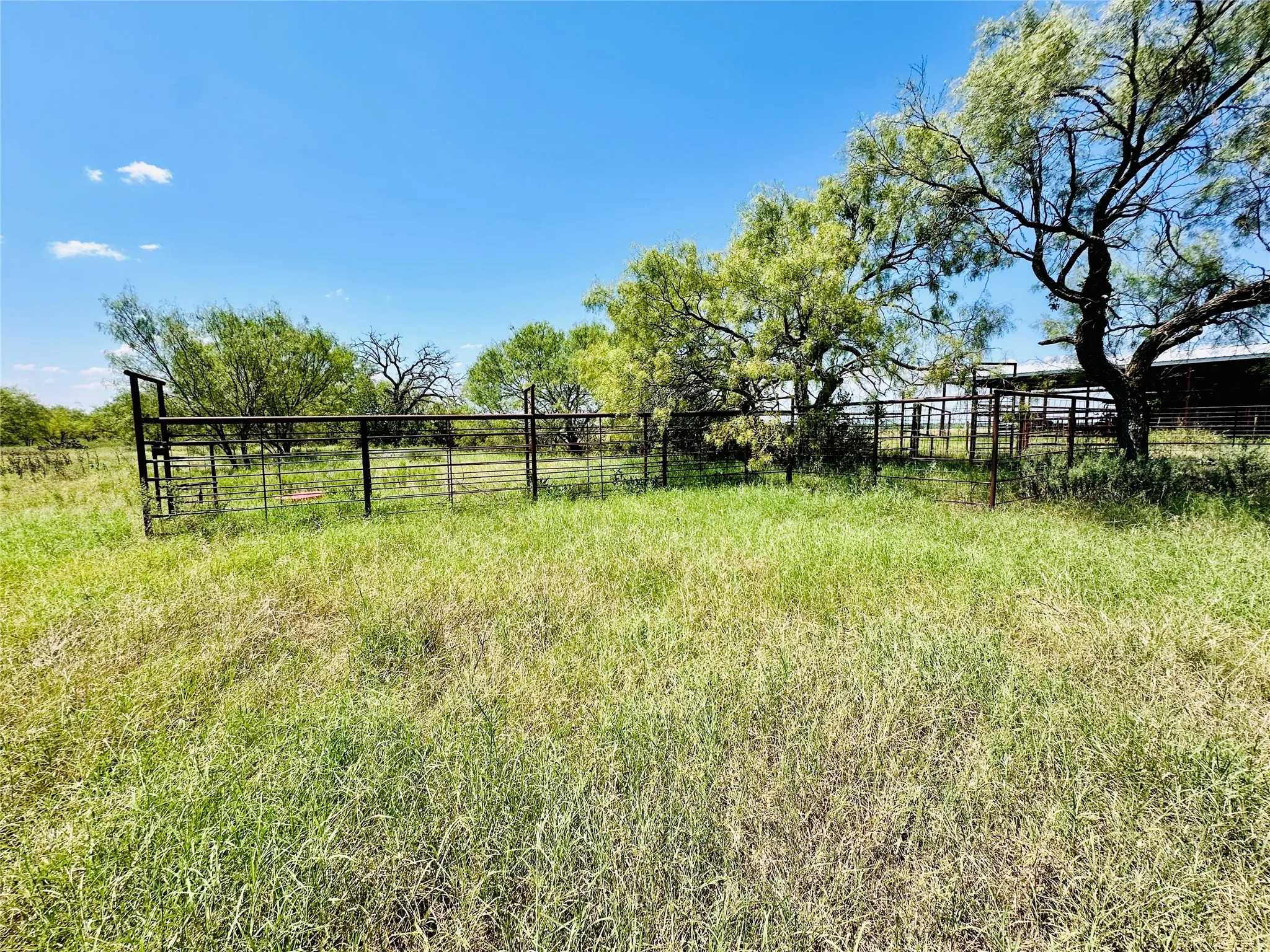 Single Family Residence For Sale in Coleman County , 2017 CR 188, Cross Plains, Texas 76443, 3 Bedroom, 2 Bathroom, 2 Garage spaces, 1,440 Sqft, built in 2014, mls#21349960, Real Estate Agent in Cross Plains, Homes For Sale in Coleman county, Homes For Sale in Cross Plains, Realtor in Cross Plains Texas, Real Estate Brokerage Independent Realty Texas, Luminita Cordes Realtor