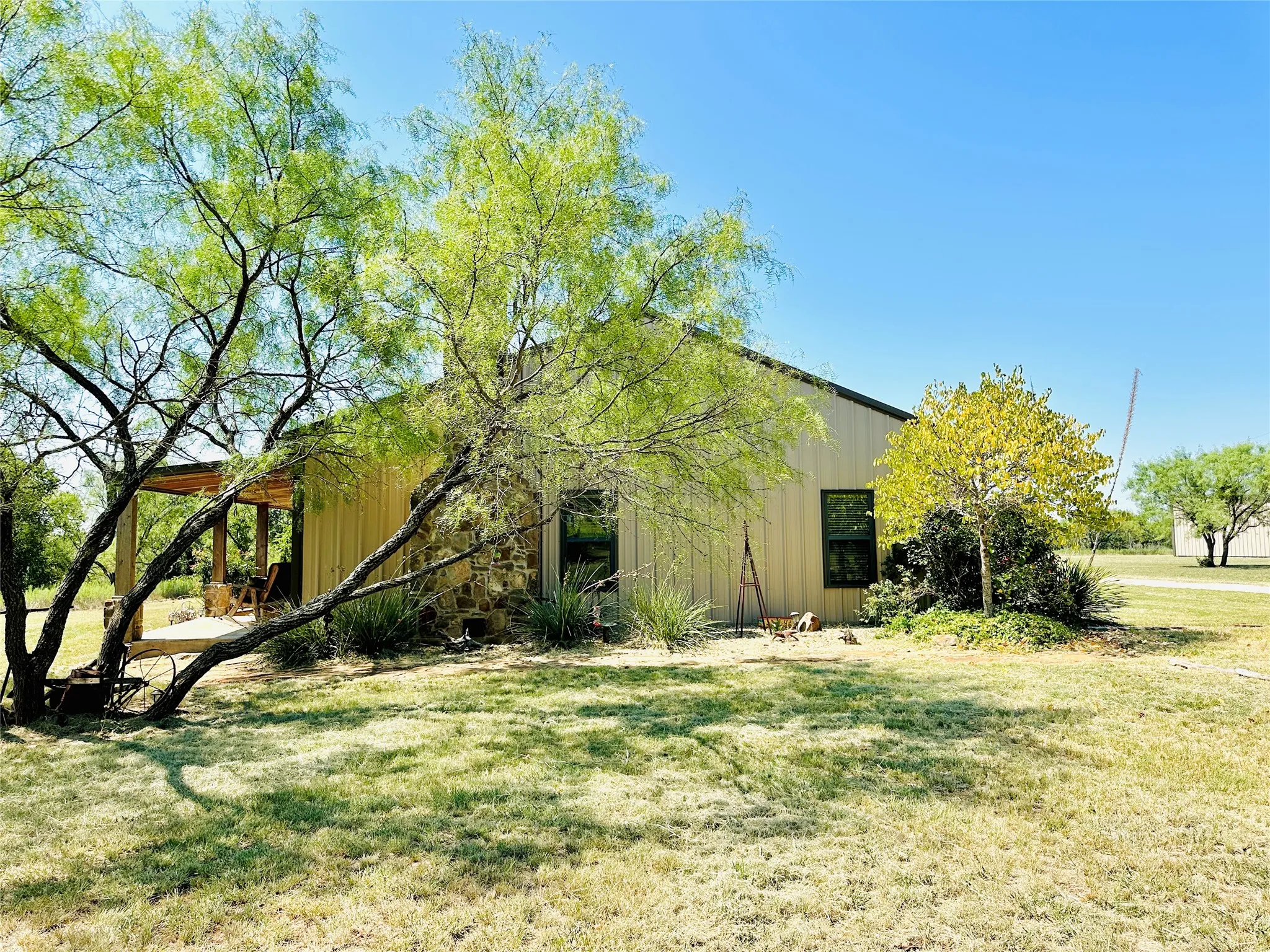 Single Family Residence For Sale in Coleman County , 2017 CR 188, Cross Plains, Texas 76443, 3 Bedroom, 2 Bathroom, 2 Garage spaces, 1,440 Sqft, built in 2014, mls#21349960, Real Estate Agent in Cross Plains, Homes For Sale in Coleman county, Homes For Sale in Cross Plains, Realtor in Cross Plains Texas, Real Estate Brokerage Independent Realty Texas, Luminita Cordes Realtor