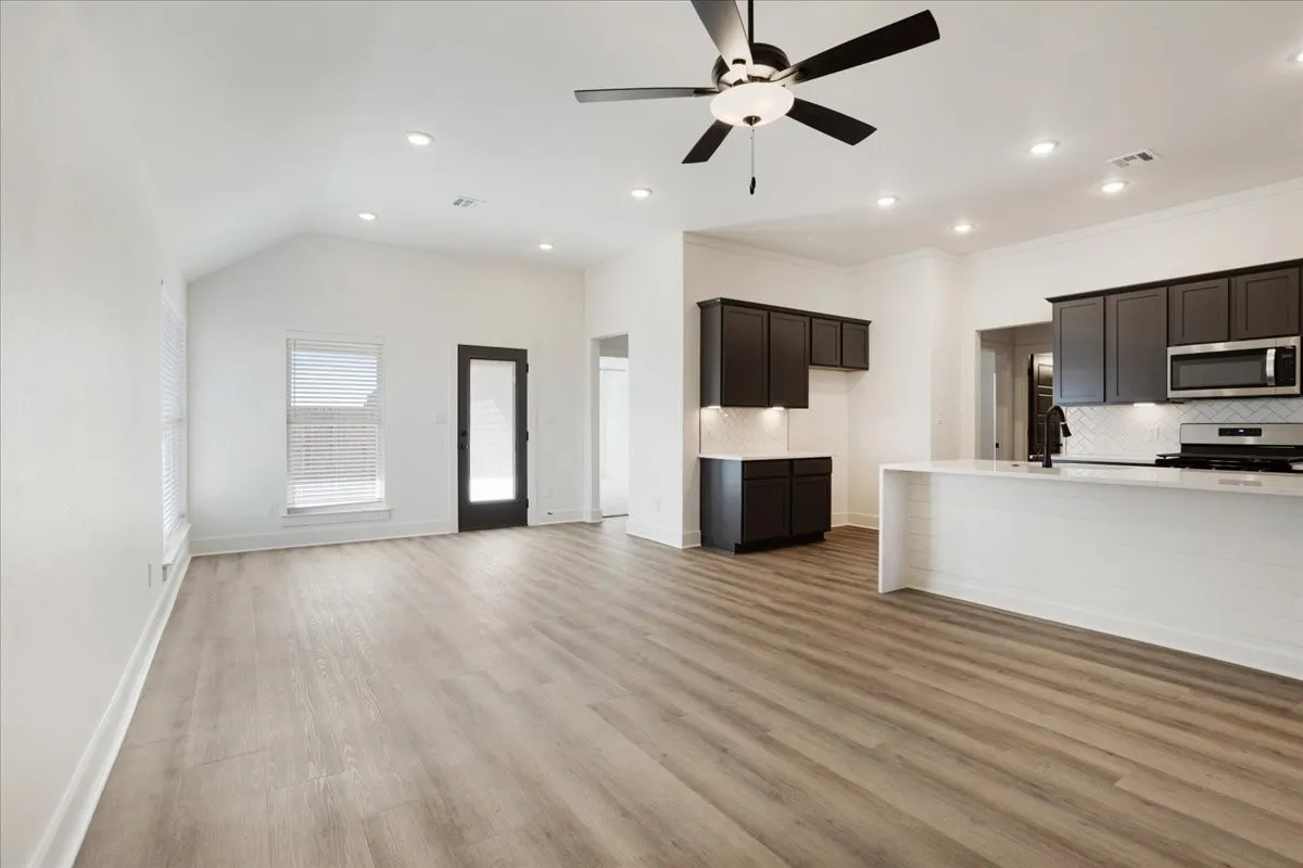 Single Family Residence For Sale in Grayson County , 4300 Hummingbird Drive, Sherman, Texas 75092, 4 Bedroom, 2 Bathroom, 2 Garage spaces, 1,700 Sqft, built in 2025, mls#21350513, Real Estate Agent in Sherman, Homes For Sale in Grayson county, Homes For Sale in Sherman, Realtor in Sherman Texas, Real Estate Brokerage Independent Realty Texas, Luminita Cordes Realtor