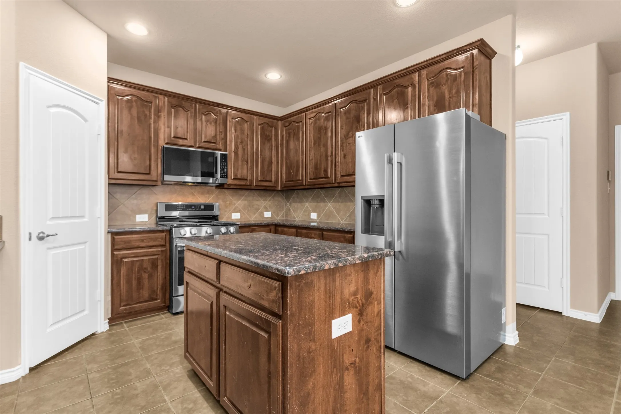 3/2.5/2 Washer, Dryer, Refrigerator, & FREE Lawn Care Included!