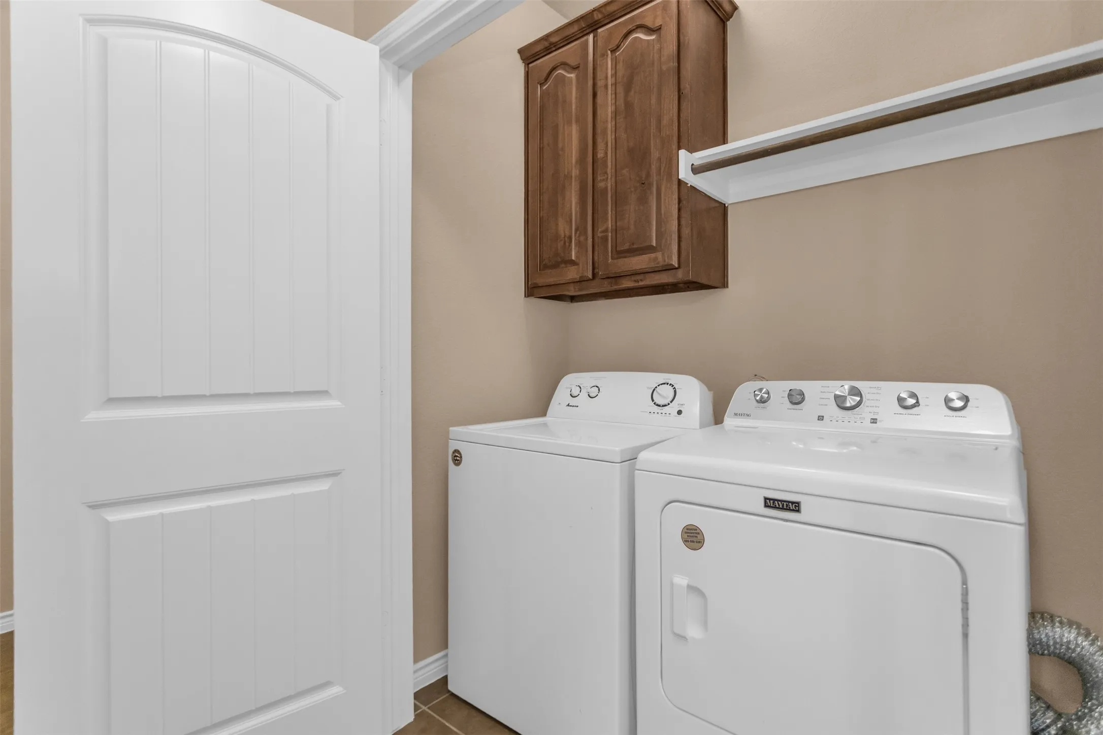 3/2.5/2 Washer, Dryer, Refrigerator, & FREE Lawn Care Included!