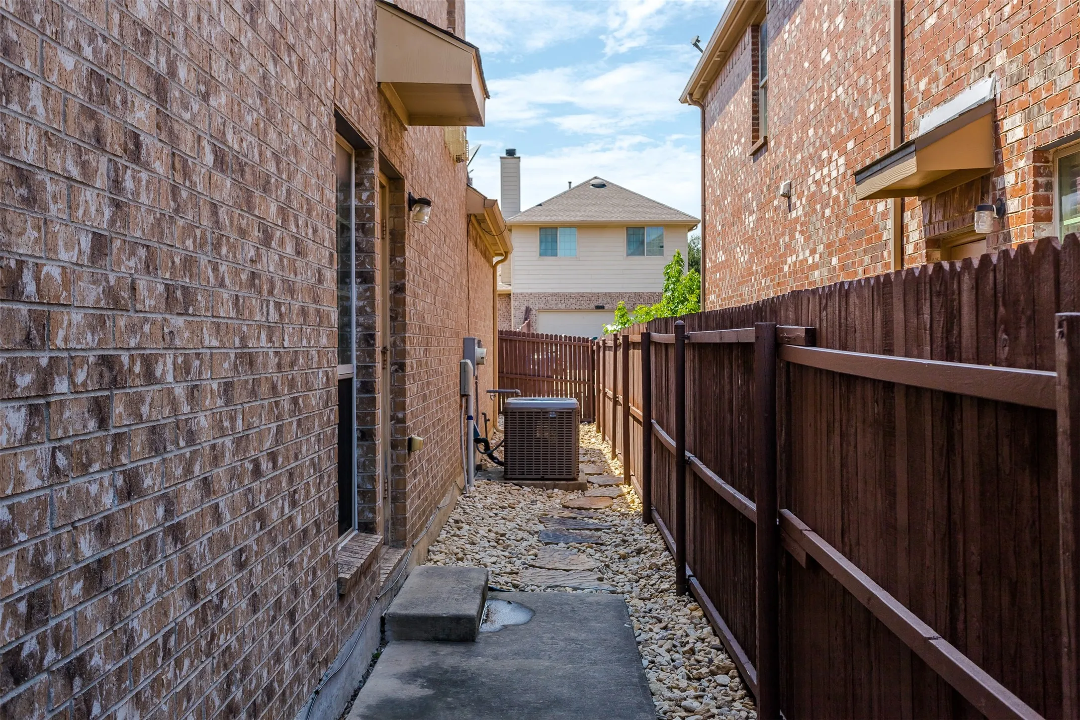 3/2.5/2 Washer, Dryer, Refrigerator, & FREE Lawn Care Included!