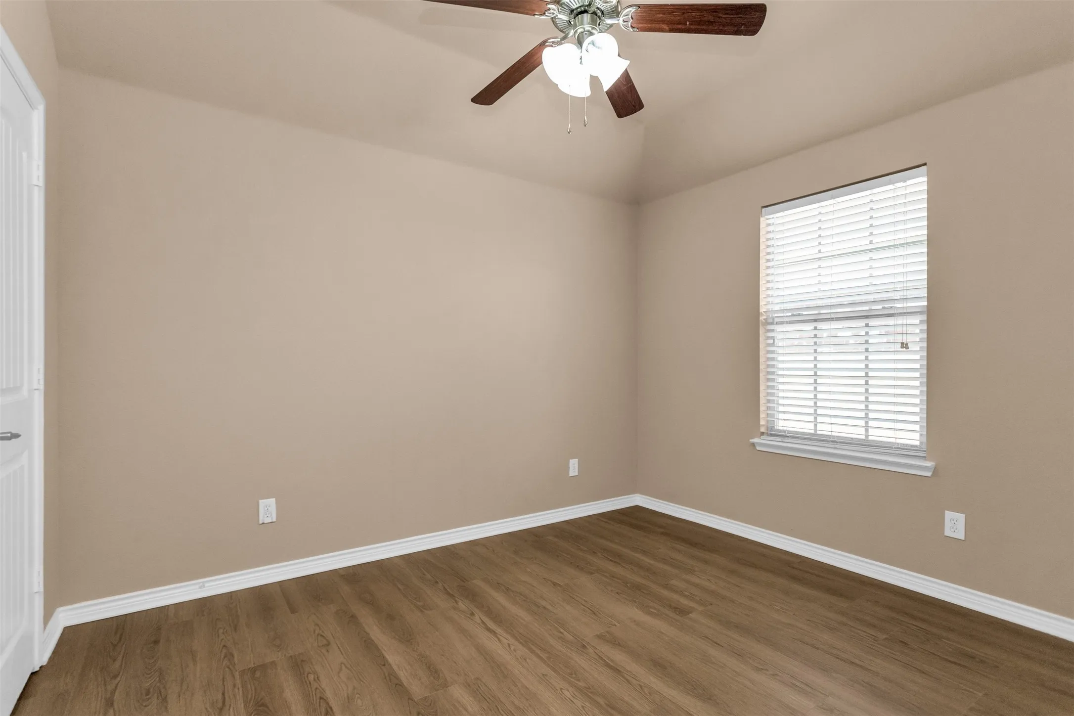 3/2.5/2 Washer, Dryer, Refrigerator, & FREE Lawn Care Included!