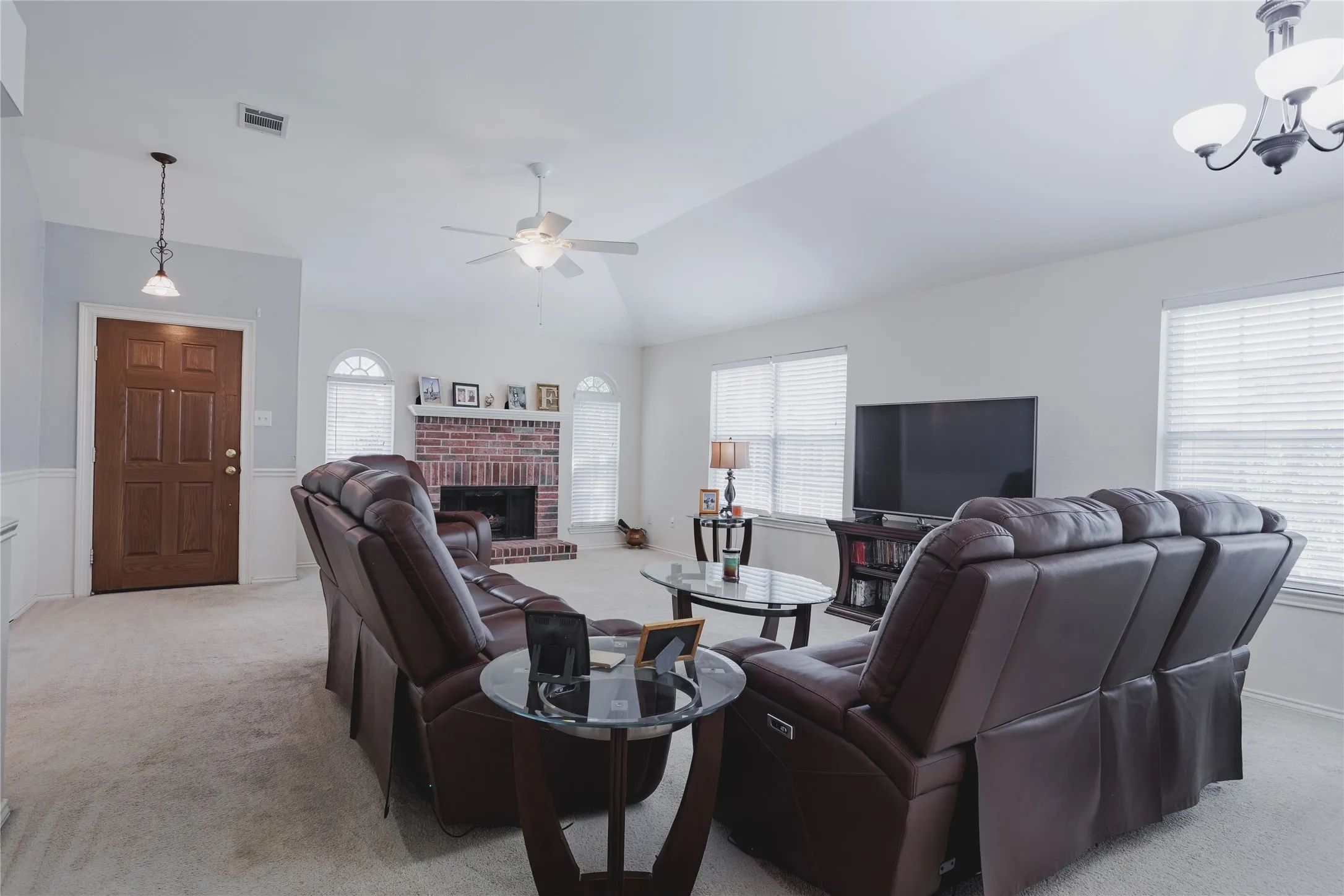 Single Family Residence For Sale in Dallas County , 2918 Periwinkle Court, Garland, Texas 75040, 3 Bedroom, 2 Bathroom, 2 Garage spaces, 1,577 Sqft, built in 1991, mls#21350186, Real Estate Agent in Garland, Homes For Sale in Dallas county, Homes For Sale in Garland, Realtor in Garland Texas, Real Estate Brokerage Independent Realty Texas, Luminita Cordes Realtor