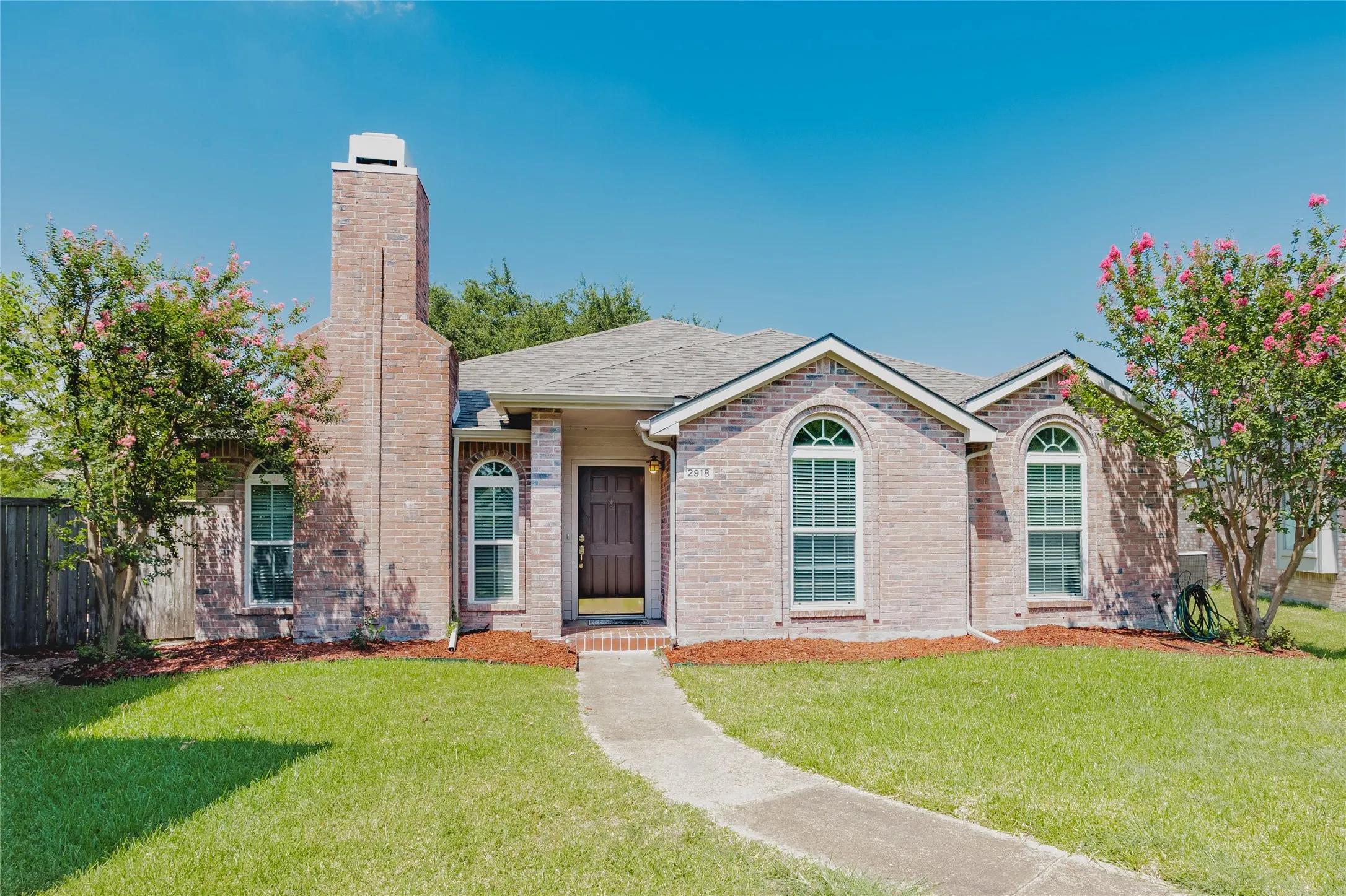 Single Family Residence For Sale in Dallas County , 2918 Periwinkle Court, Garland, Texas 75040, 3 Bedroom, 2 Bathroom, 2 Garage spaces, 1,577 Sqft, built in 1991, mls#21350186, Real Estate Agent in Garland, Homes For Sale in Dallas county, Homes For Sale in Garland, Realtor in Garland Texas, Real Estate Brokerage Independent Realty Texas, Luminita Cordes Realtor