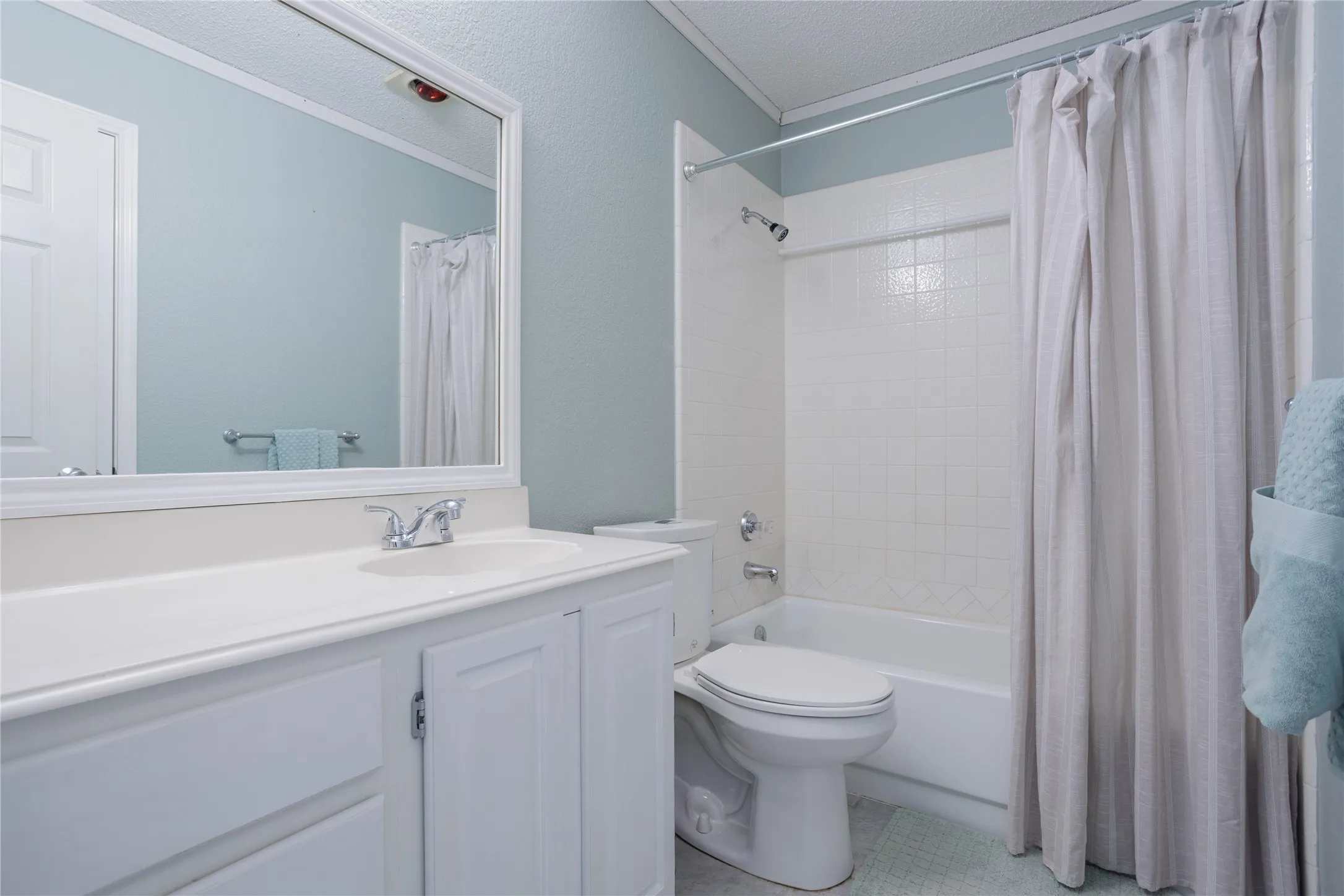 Single Family Residence For Sale in Dallas County , 2918 Periwinkle Court, Garland, Texas 75040, 3 Bedroom, 2 Bathroom, 2 Garage spaces, 1,577 Sqft, built in 1991, mls#21350186, Real Estate Agent in Garland, Homes For Sale in Dallas county, Homes For Sale in Garland, Realtor in Garland Texas, Real Estate Brokerage Independent Realty Texas, Luminita Cordes Realtor
