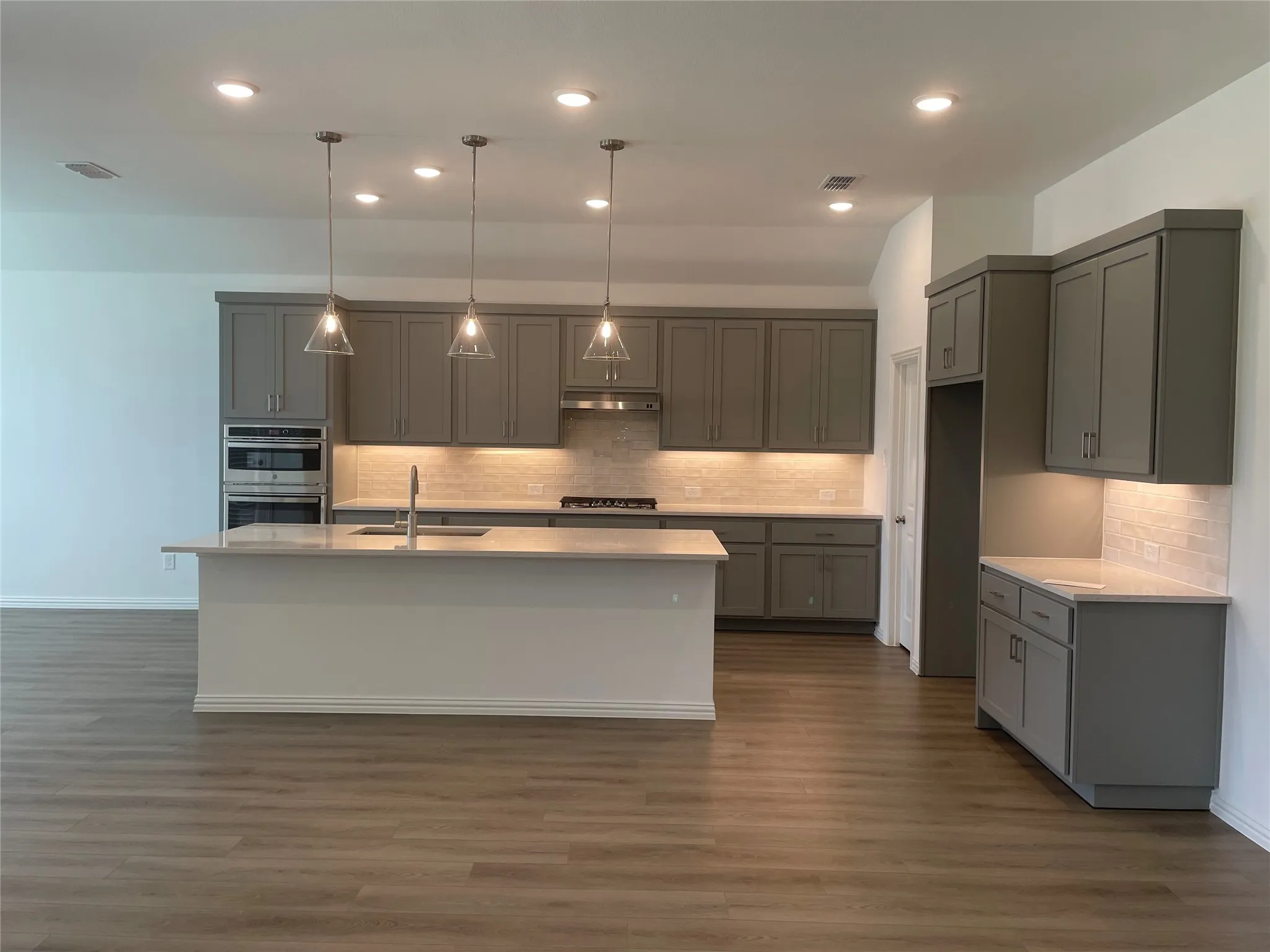 Single Family Residence For Rent in Collin County , 4014 Saltgrass Street, Melissa, Texas 75454, 5 Bedroom, 4 Bathroom, 2 Garage spaces, 3,495 Sqft, built in 2024, Price $2,999, mls#21350191, Real Estate Agent in Melissa, Homes For Rent in Collin county, Homes For Rent in Melissa, Realtor in Melissa Texas, Real Estate Brokerage Independent Realty Texas, Luminita Cordes Realtor