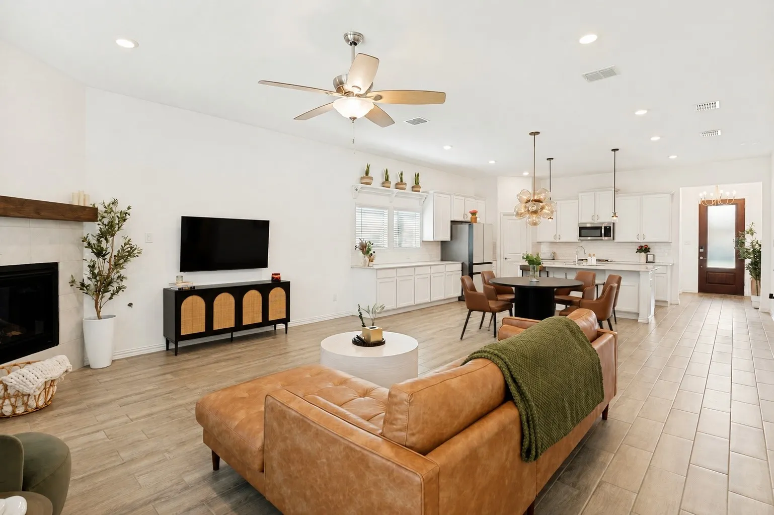 Single Family Residence For Sale in Denton County , 1145 Canuela Way, Justin, Texas 76247, 3 Bedroom, 2 Bathroom, 2 Garage spaces, 1,883 Sqft, built in 2022, mls#21349387, Real Estate Agent in Justin, Homes For Sale in Denton county, Homes For Sale in Justin, Realtor in Justin Texas, Real Estate Brokerage Independent Realty Texas, Luminita Cordes Realtor