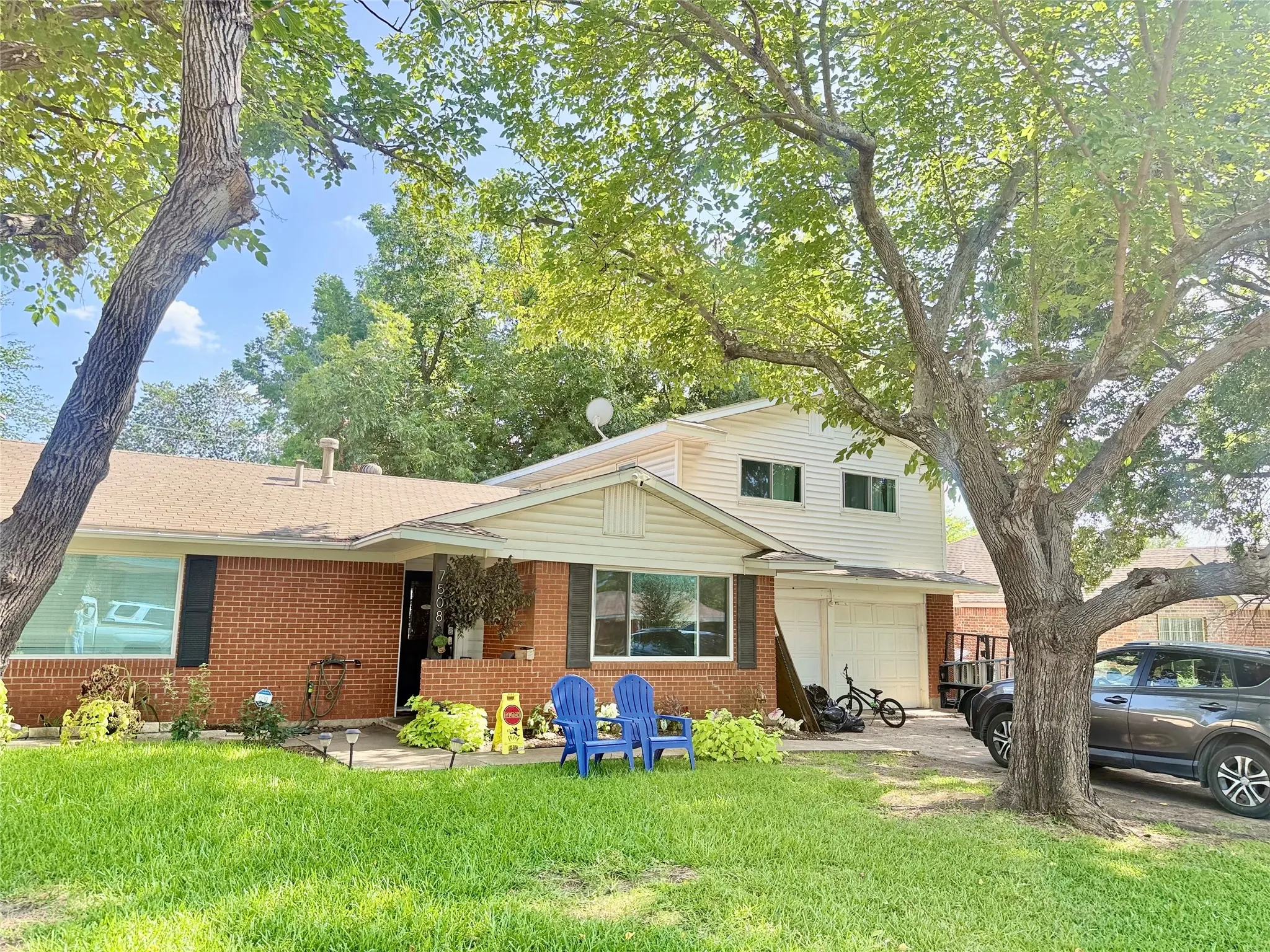 Single Family Residence For Sale in Tarrant County , 7508 S College Circle, North Richland Hills, Texas 76180, 3 Bedroom, 3 Bathroom, 2 Garage spaces, 2,017 Sqft, built in 1960, mls#21350540, Real Estate Agent in North Richland Hills, Homes For Sale in Tarrant county, Homes For Sale in North Richland Hills, Realtor in North Richland Hills Texas, Real Estate Brokerage Independent Realty Texas, Luminita Cordes Realtor