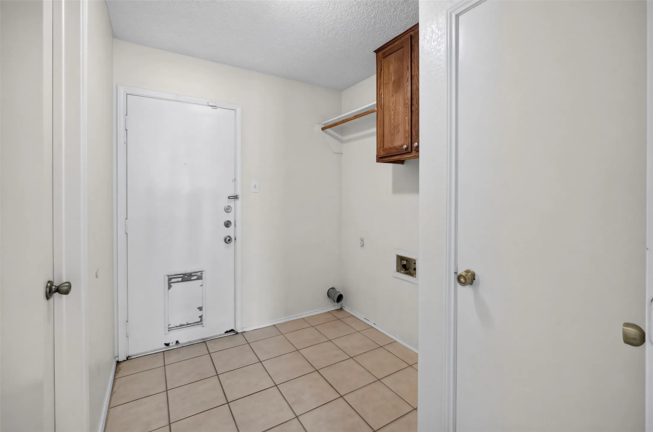 Townhouse For Sale in Tarrant County , 5719 Red Cactus Court, Arlington, Texas 76017, 2 Bedroom, 2 Bathroom, Garage spaces, 1,252 Sqft, built in 1984, mls#21350543, Real Estate Agent in Arlington, Homes For Sale in Tarrant county, Homes For Sale in Arlington, Realtor in Arlington Texas, Real Estate Brokerage Independent Realty Texas, Luminita Cordes Realtor