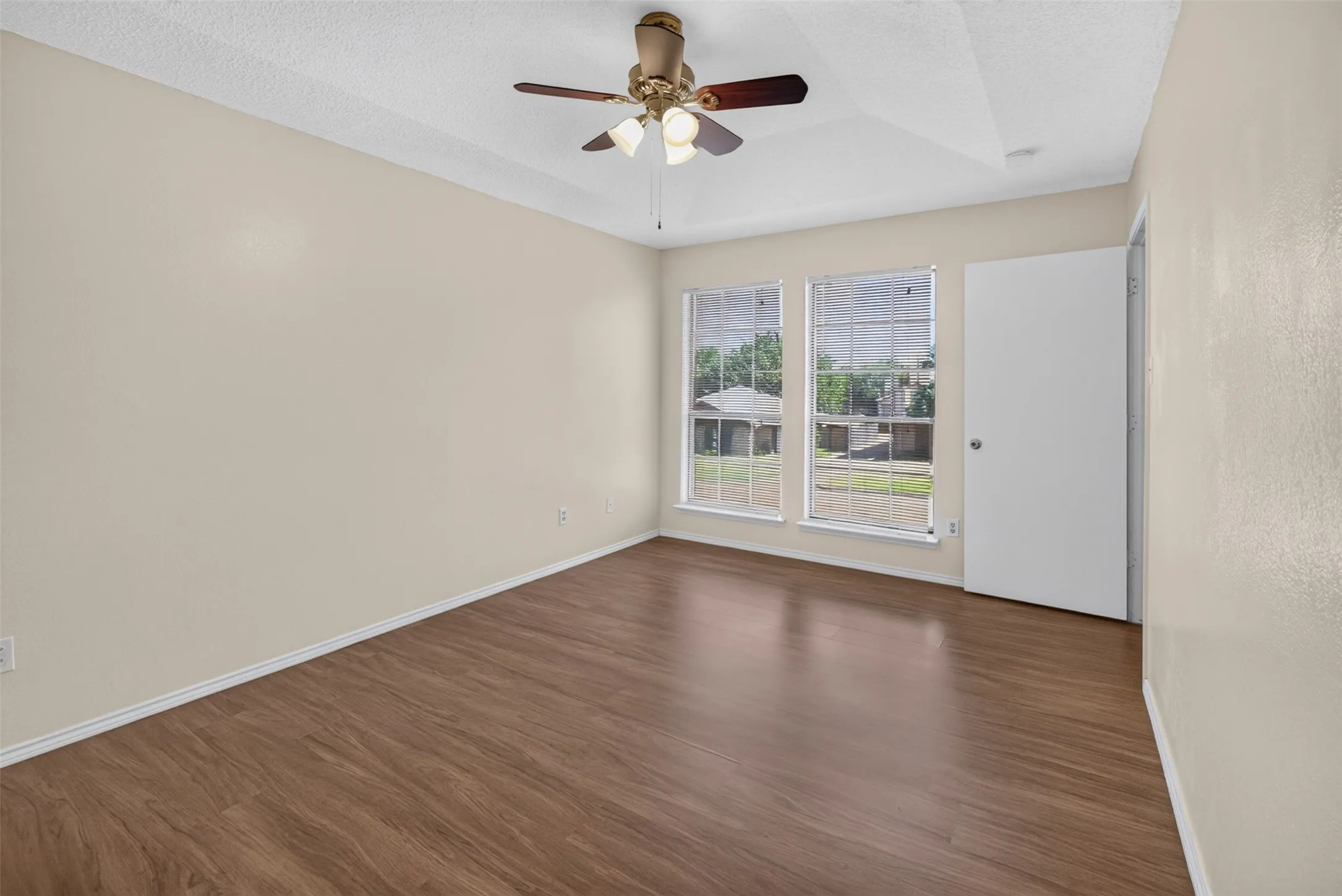 Townhouse For Sale in Tarrant County , 5719 Red Cactus Court, Arlington, Texas 76017, 2 Bedroom, 2 Bathroom, Garage spaces, 1,252 Sqft, built in 1984, mls#21350543, Real Estate Agent in Arlington, Homes For Sale in Tarrant county, Homes For Sale in Arlington, Realtor in Arlington Texas, Real Estate Brokerage Independent Realty Texas, Luminita Cordes Realtor