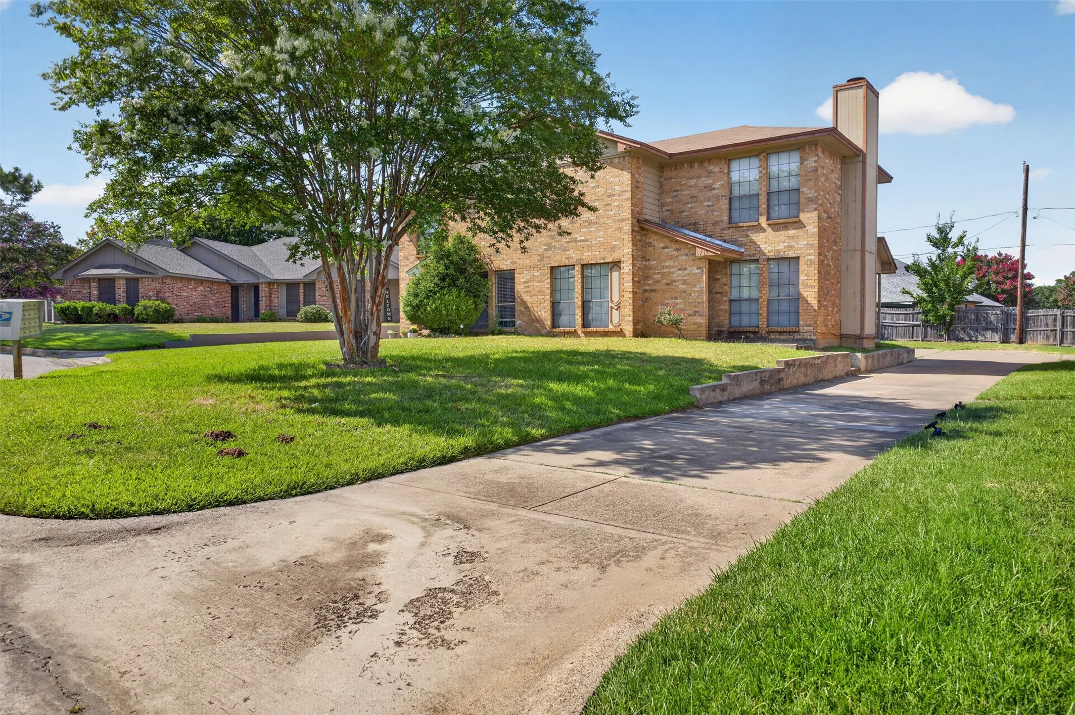 Townhouse For Sale in Tarrant County , 5719 Red Cactus Court, Arlington, Texas 76017, 2 Bedroom, 2 Bathroom, Garage spaces, 1,252 Sqft, built in 1984, mls#21350543, Real Estate Agent in Arlington, Homes For Sale in Tarrant county, Homes For Sale in Arlington, Realtor in Arlington Texas, Real Estate Brokerage Independent Realty Texas, Luminita Cordes Realtor