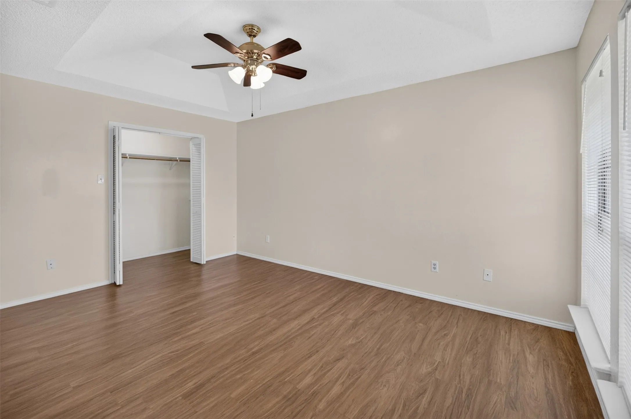 Townhouse For Sale in Tarrant County , 5719 Red Cactus Court, Arlington, Texas 76017, 2 Bedroom, 2 Bathroom, Garage spaces, 1,252 Sqft, built in 1984, mls#21350543, Real Estate Agent in Arlington, Homes For Sale in Tarrant county, Homes For Sale in Arlington, Realtor in Arlington Texas, Real Estate Brokerage Independent Realty Texas, Luminita Cordes Realtor