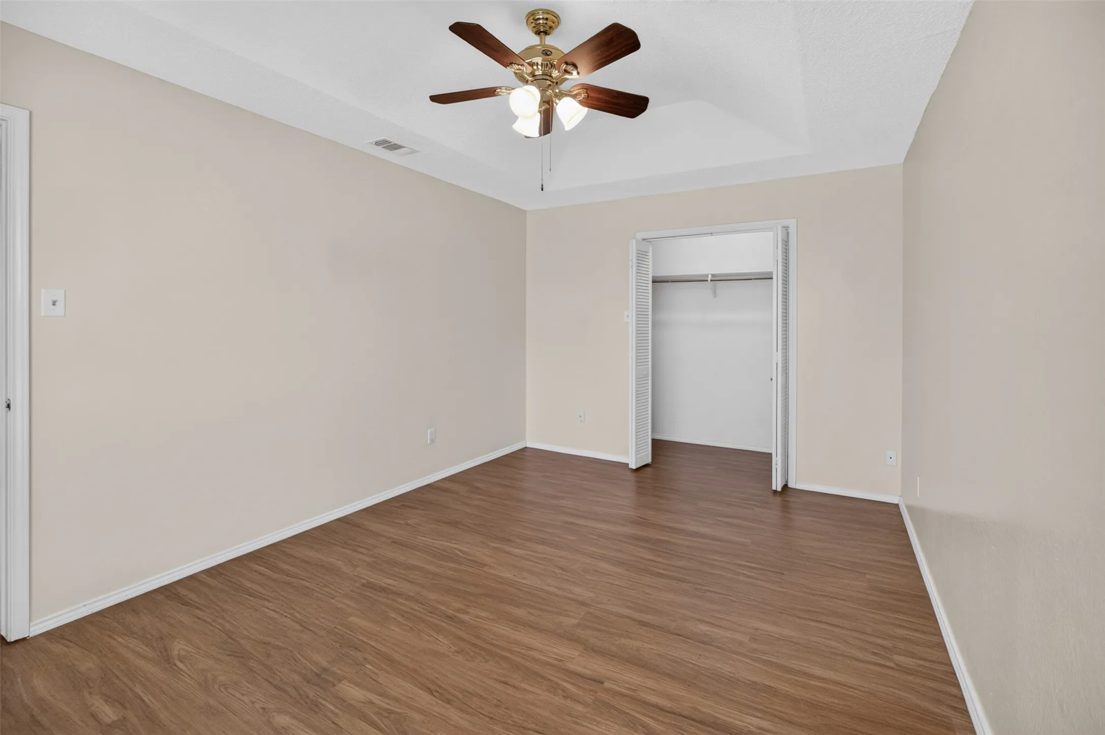 Townhouse For Sale in Tarrant County , 5719 Red Cactus Court, Arlington, Texas 76017, 2 Bedroom, 2 Bathroom, Garage spaces, 1,252 Sqft, built in 1984, mls#21350543, Real Estate Agent in Arlington, Homes For Sale in Tarrant county, Homes For Sale in Arlington, Realtor in Arlington Texas, Real Estate Brokerage Independent Realty Texas, Luminita Cordes Realtor