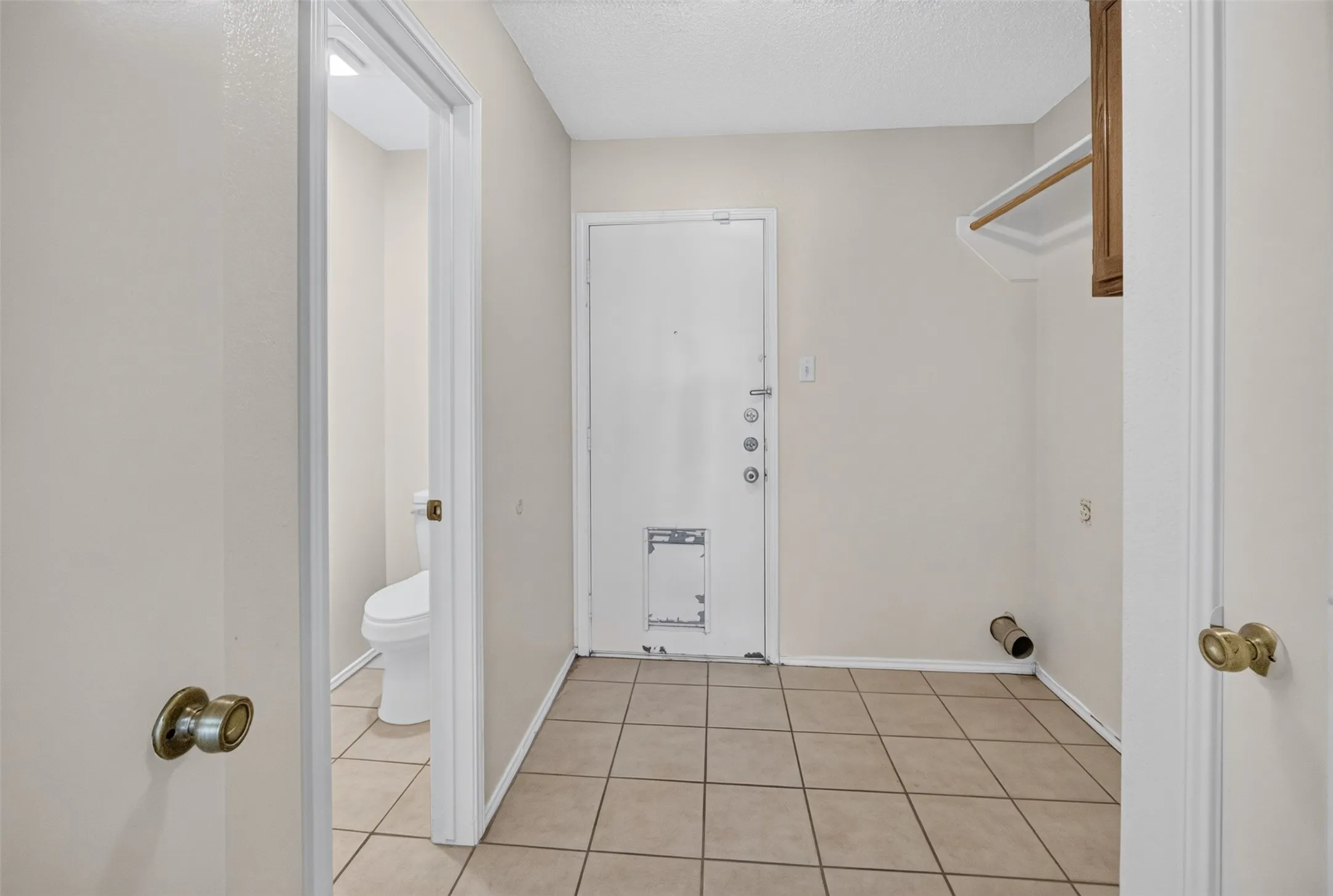 Townhouse For Sale in Tarrant County , 5719 Red Cactus Court, Arlington, Texas 76017, 2 Bedroom, 2 Bathroom, Garage spaces, 1,252 Sqft, built in 1984, mls#21350543, Real Estate Agent in Arlington, Homes For Sale in Tarrant county, Homes For Sale in Arlington, Realtor in Arlington Texas, Real Estate Brokerage Independent Realty Texas, Luminita Cordes Realtor