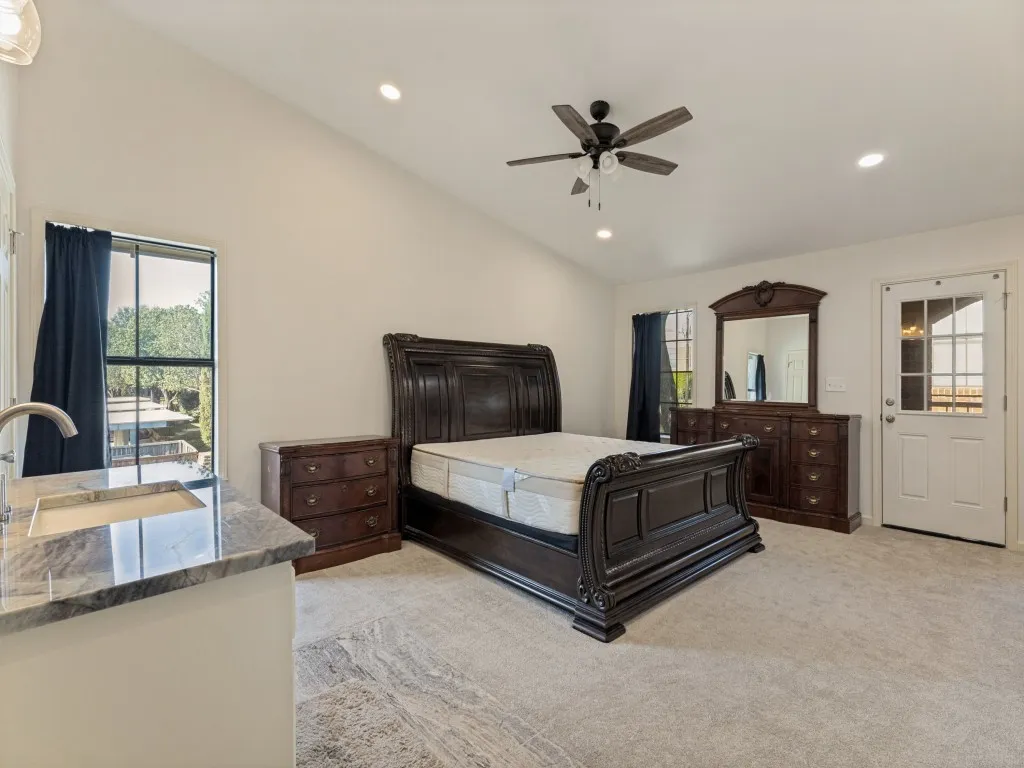 Condominium For Sale in Tarrant County , 3253 Donnelly Circle 804, Fort Worth, Texas 76107, 1 Bedroom, 2 Bathroom, Garage spaces, 936 Sqft, built in 1984, mls#21348785, Real Estate Agent in Fort Worth, Homes For Sale in Tarrant county, Homes For Sale in Fort Worth, Realtor in Fort Worth Texas, Real Estate Brokerage Independent Realty Texas, Luminita Cordes Realtor