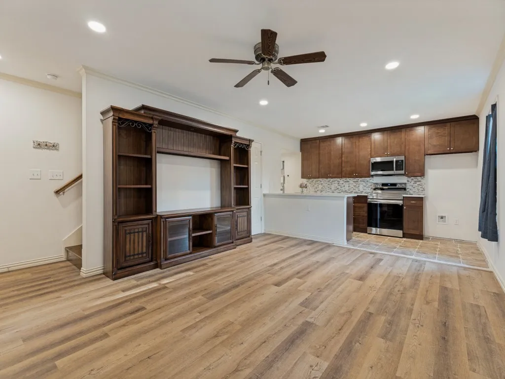Condominium For Sale in Tarrant County , 3253 Donnelly Circle 804, Fort Worth, Texas 76107, 1 Bedroom, 2 Bathroom, Garage spaces, 936 Sqft, built in 1984, mls#21348785, Real Estate Agent in Fort Worth, Homes For Sale in Tarrant county, Homes For Sale in Fort Worth, Realtor in Fort Worth Texas, Real Estate Brokerage Independent Realty Texas, Luminita Cordes Realtor