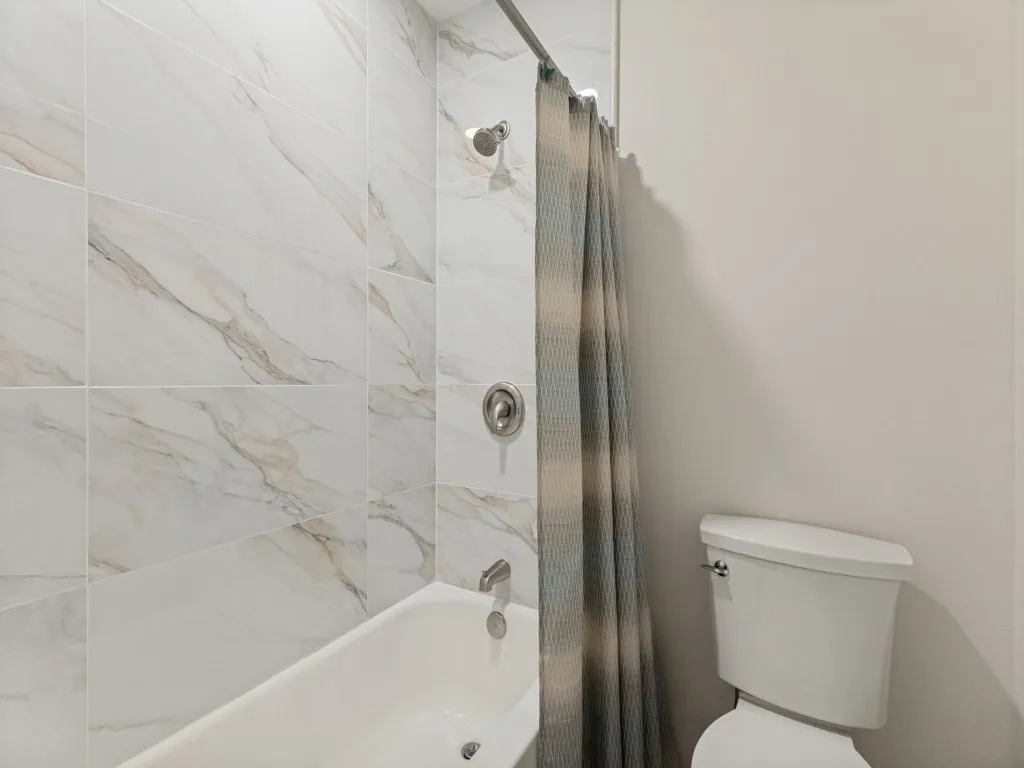 Condominium For Sale in Tarrant County , 3253 Donnelly Circle 804, Fort Worth, Texas 76107, 1 Bedroom, 2 Bathroom, Garage spaces, 936 Sqft, built in 1984, mls#21348785, Real Estate Agent in Fort Worth, Homes For Sale in Tarrant county, Homes For Sale in Fort Worth, Realtor in Fort Worth Texas, Real Estate Brokerage Independent Realty Texas, Luminita Cordes Realtor