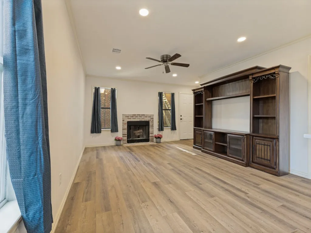 Condominium For Sale in Tarrant County , 3253 Donnelly Circle 804, Fort Worth, Texas 76107, 1 Bedroom, 2 Bathroom, Garage spaces, 936 Sqft, built in 1984, mls#21348785, Real Estate Agent in Fort Worth, Homes For Sale in Tarrant county, Homes For Sale in Fort Worth, Realtor in Fort Worth Texas, Real Estate Brokerage Independent Realty Texas, Luminita Cordes Realtor