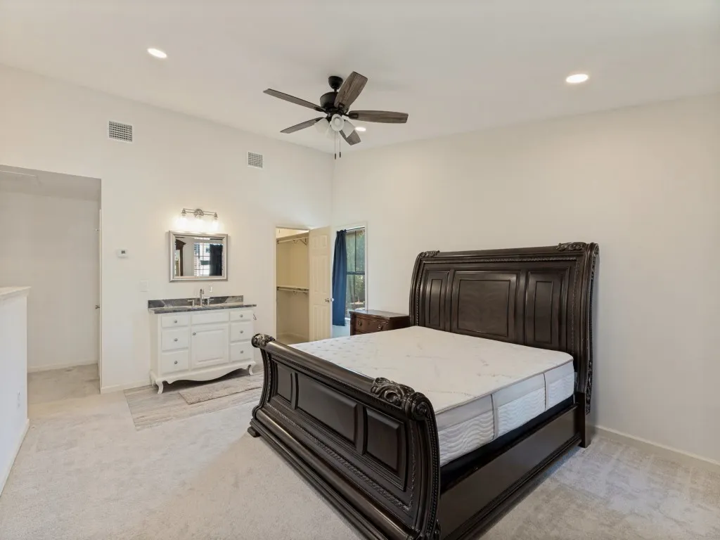 Condominium For Sale in Tarrant County , 3253 Donnelly Circle 804, Fort Worth, Texas 76107, 1 Bedroom, 2 Bathroom, Garage spaces, 936 Sqft, built in 1984, mls#21348785, Real Estate Agent in Fort Worth, Homes For Sale in Tarrant county, Homes For Sale in Fort Worth, Realtor in Fort Worth Texas, Real Estate Brokerage Independent Realty Texas, Luminita Cordes Realtor