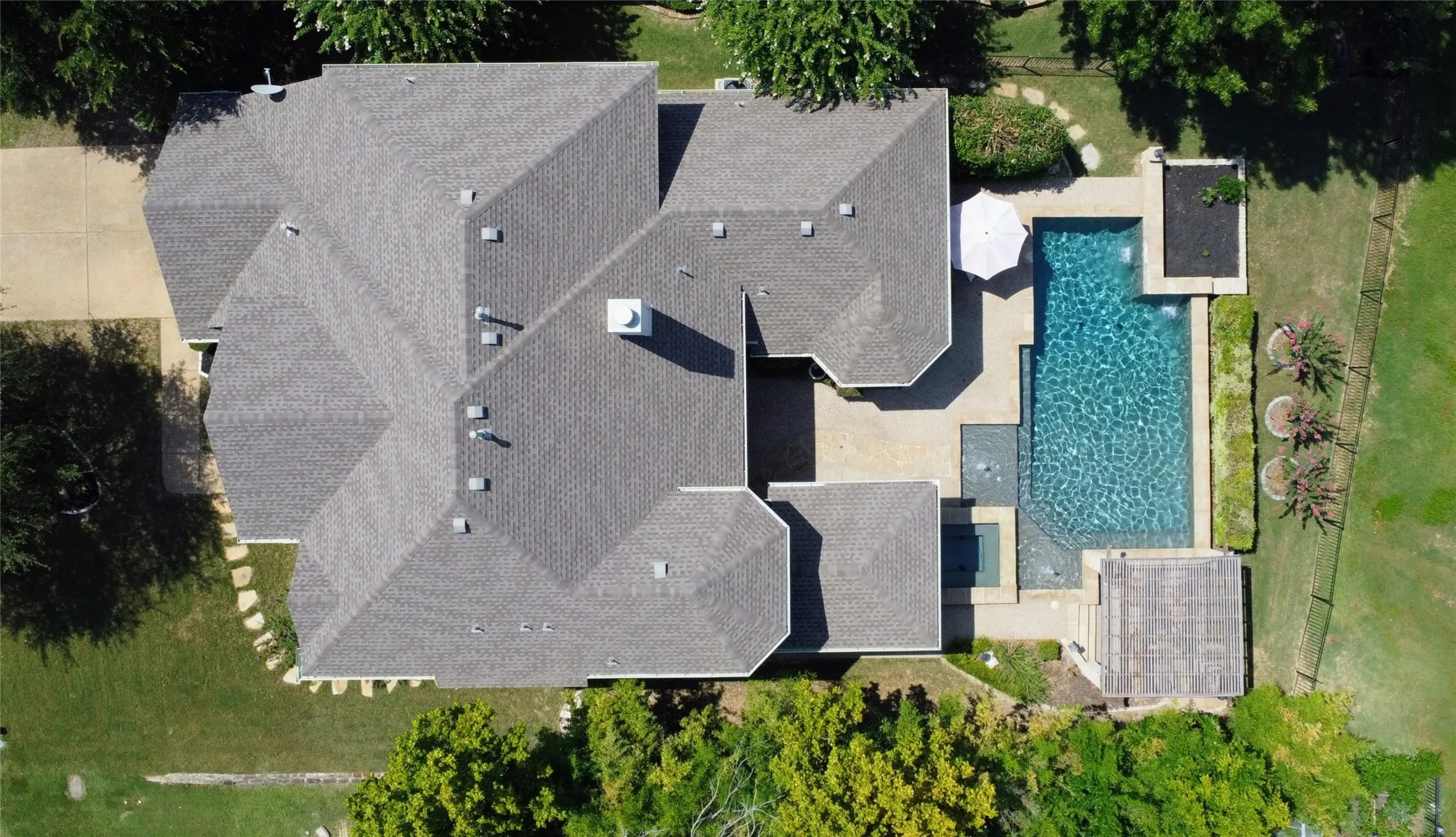 Single Family Residence For Sale in Rockwall County , 1610 Fairlakes Pointe Drive, Rockwall, Texas 75087, 4 Bedroom, 3 Bathroom, 3 Garage spaces, 3,252 Sqft, built in 2004, mls#21342906, Real Estate Agent in Rockwall, Homes For Sale in Rockwall county, Homes For Sale in Rockwall, Realtor in Rockwall Texas, Real Estate Brokerage Independent Realty Texas, Luminita Cordes Realtor
