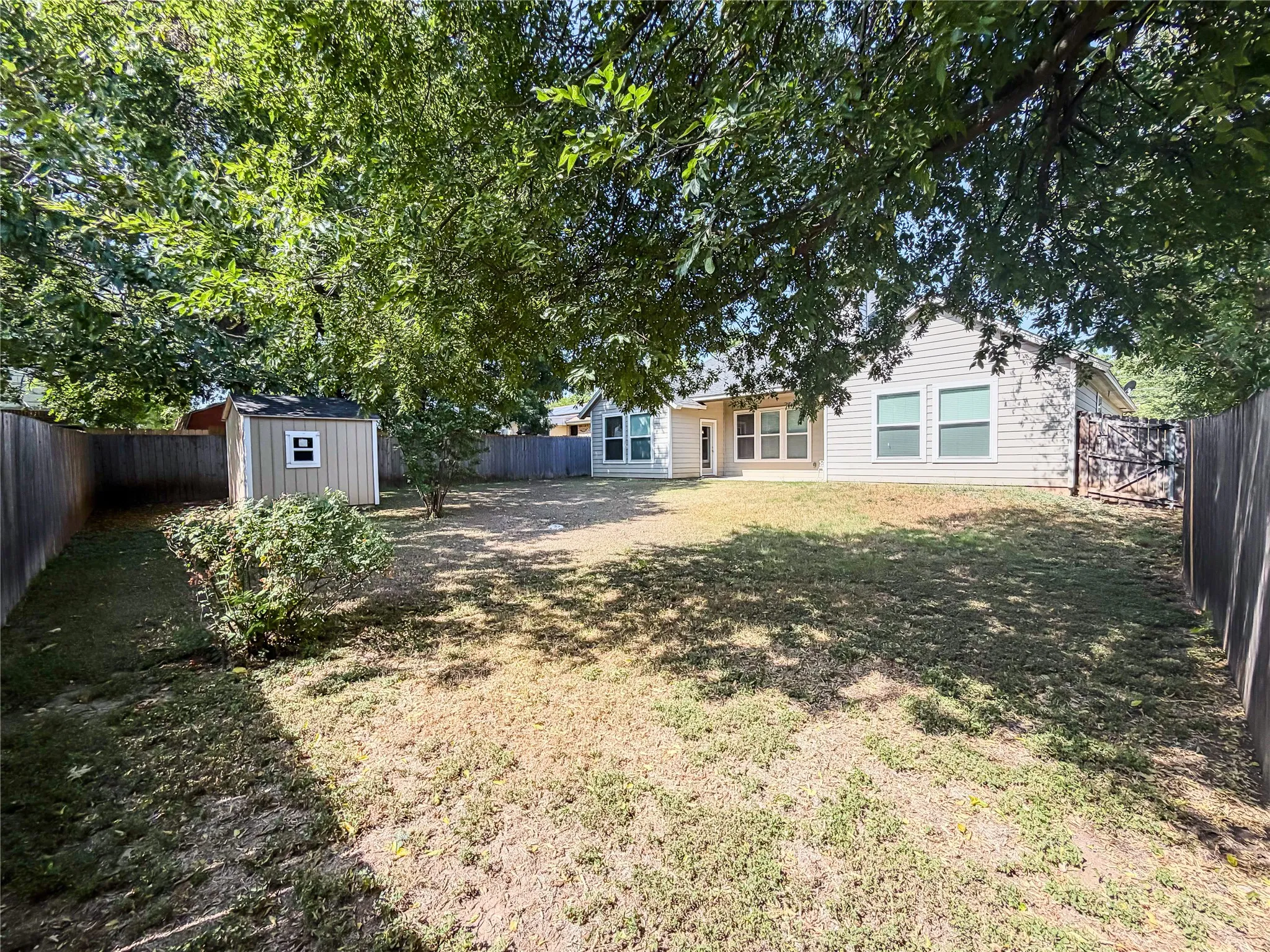 Single Family Residence For Sale in Wise County , 402 N Trinity Street, Decatur, Texas 76234, 4 Bedroom, 2 Bathroom, 2 Garage spaces, 1,948 Sqft, built in 2015, mls#21349338, Real Estate Agent in Decatur, Homes For Sale in Wise county, Homes For Sale in Decatur, Realtor in Decatur Texas, Real Estate Brokerage Independent Realty Texas, Luminita Cordes Realtor