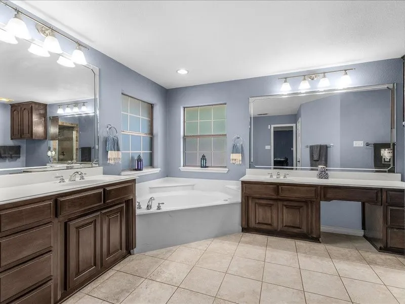 Single Family Residence For Sale in Tarrant County , 4031 Tortoise Lane, Fort Worth, Texas 76135, 4 Bedroom, 3 Bathroom, 3 Garage spaces, 2,778 Sqft, built in 2005, mls#21350572, Real Estate Agent in Fort Worth, Homes For Sale in Tarrant county, Homes For Sale in Fort Worth, Realtor in Fort Worth Texas, Real Estate Brokerage Independent Realty Texas, Luminita Cordes Realtor