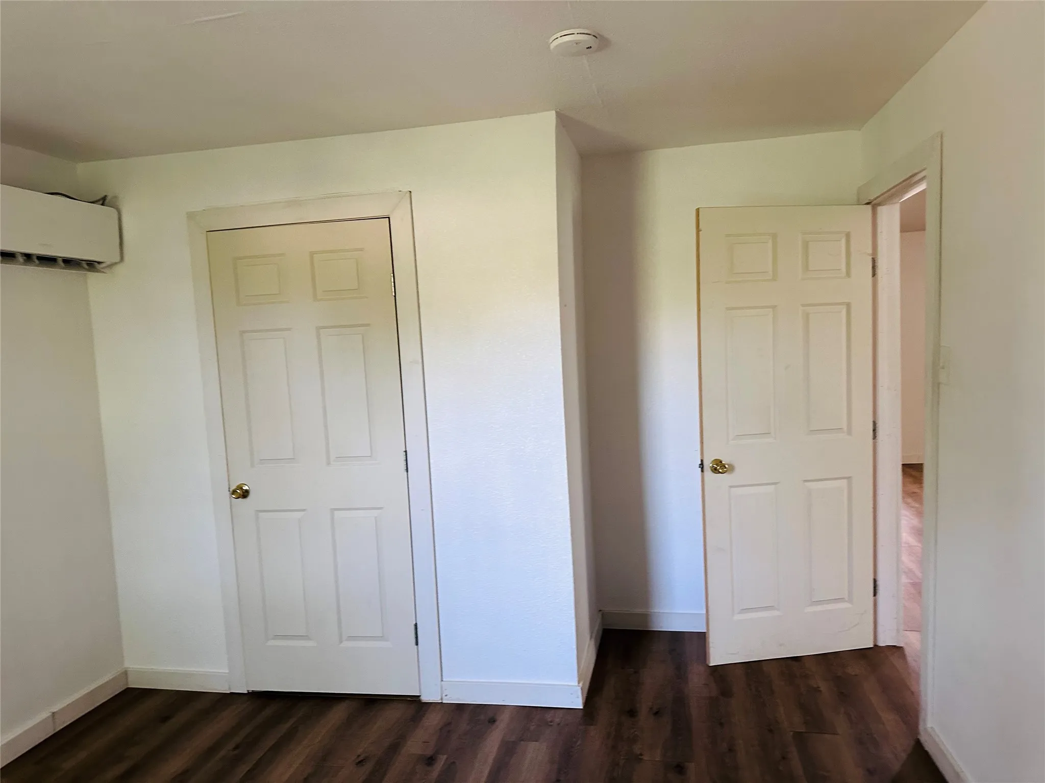 Single Family Residence For Sale in Hood County , 3006 Wagon Train Trail, Granbury, Texas 76048, 2 Bedroom, 1 Bathroom, Garage spaces, 1,020 Sqft, built in 2004, mls#21350166, Real Estate Agent in Granbury, Homes For Sale in Hood county, Homes For Sale in Granbury, Realtor in Granbury Texas, Real Estate Brokerage Independent Realty Texas, Luminita Cordes Realtor