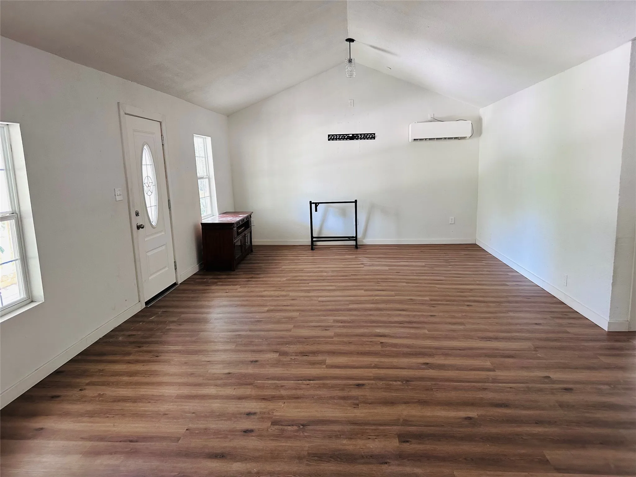 Single Family Residence For Sale in Hood County , 3006 Wagon Train Trail, Granbury, Texas 76048, 2 Bedroom, 1 Bathroom, Garage spaces, 1,020 Sqft, built in 2004, mls#21350166, Real Estate Agent in Granbury, Homes For Sale in Hood county, Homes For Sale in Granbury, Realtor in Granbury Texas, Real Estate Brokerage Independent Realty Texas, Luminita Cordes Realtor