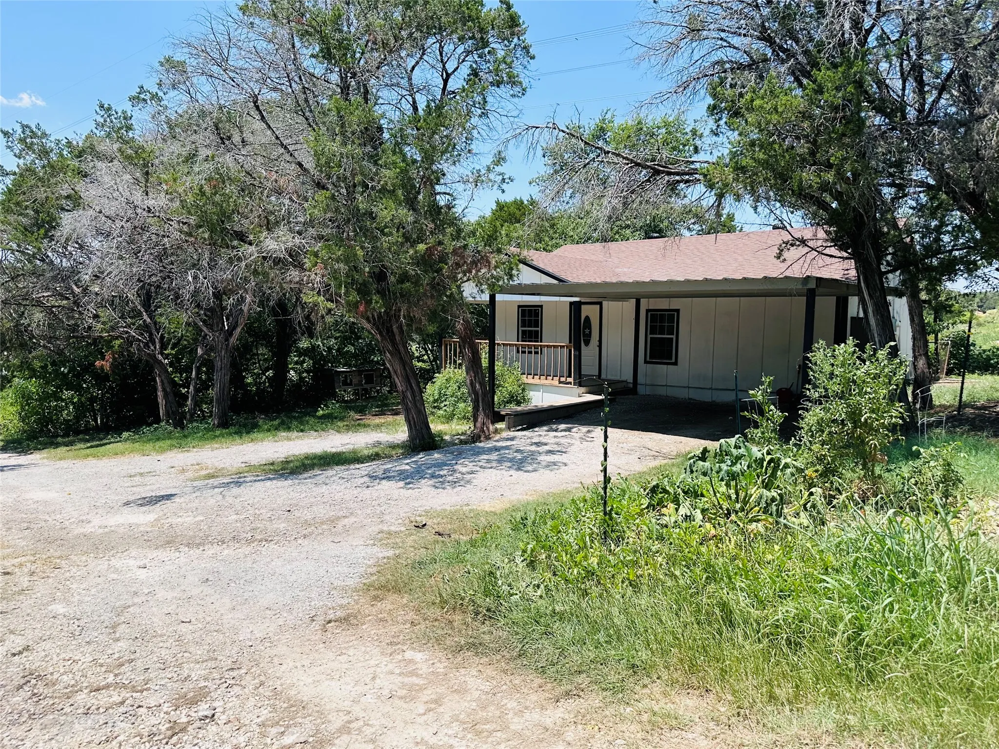 Single Family Residence For Sale in Hood County , 3006 Wagon Train Trail, Granbury, Texas 76048, 2 Bedroom, 1 Bathroom, Garage spaces, 1,020 Sqft, built in 2004, mls#21350166, Real Estate Agent in Granbury, Homes For Sale in Hood county, Homes For Sale in Granbury, Realtor in Granbury Texas, Real Estate Brokerage Independent Realty Texas, Luminita Cordes Realtor