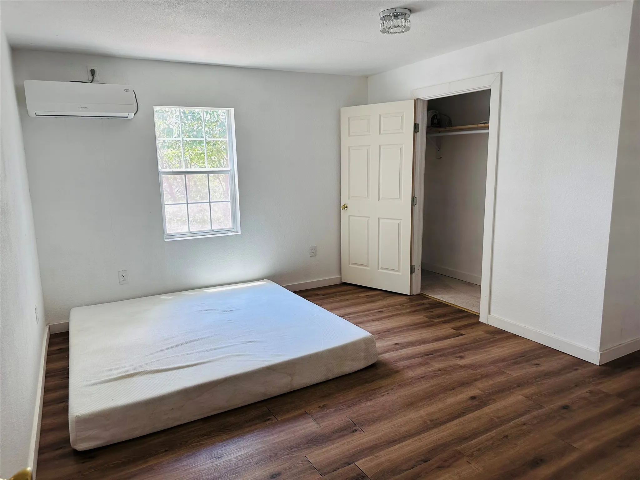 King size mattress to show size of room