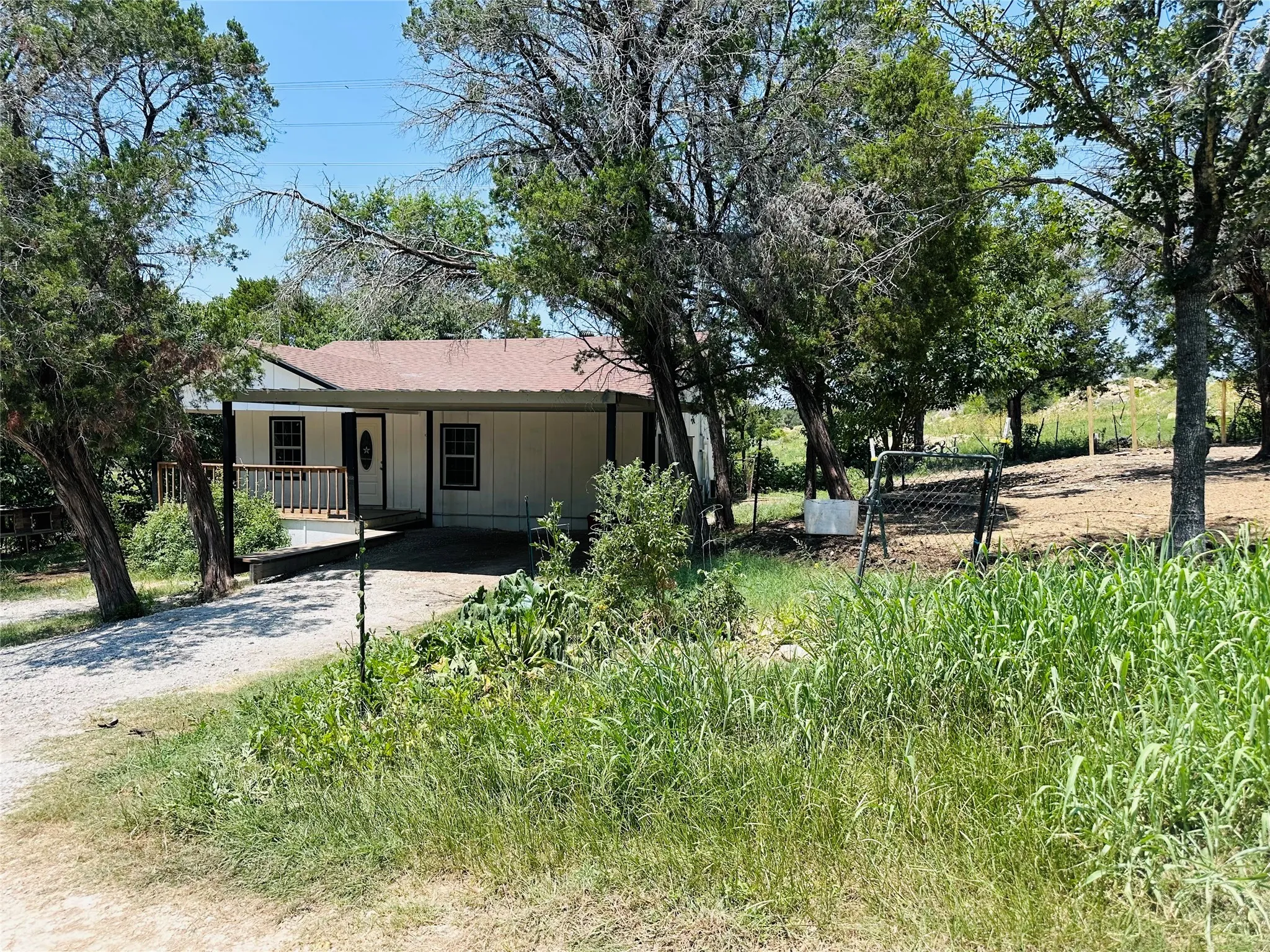 Single Family Residence For Sale in Hood County , 3006 Wagon Train Trail, Granbury, Texas 76048, 2 Bedroom, 1 Bathroom, Garage spaces, 1,020 Sqft, built in 2004, mls#21350166, Real Estate Agent in Granbury, Homes For Sale in Hood county, Homes For Sale in Granbury, Realtor in Granbury Texas, Real Estate Brokerage Independent Realty Texas, Luminita Cordes Realtor